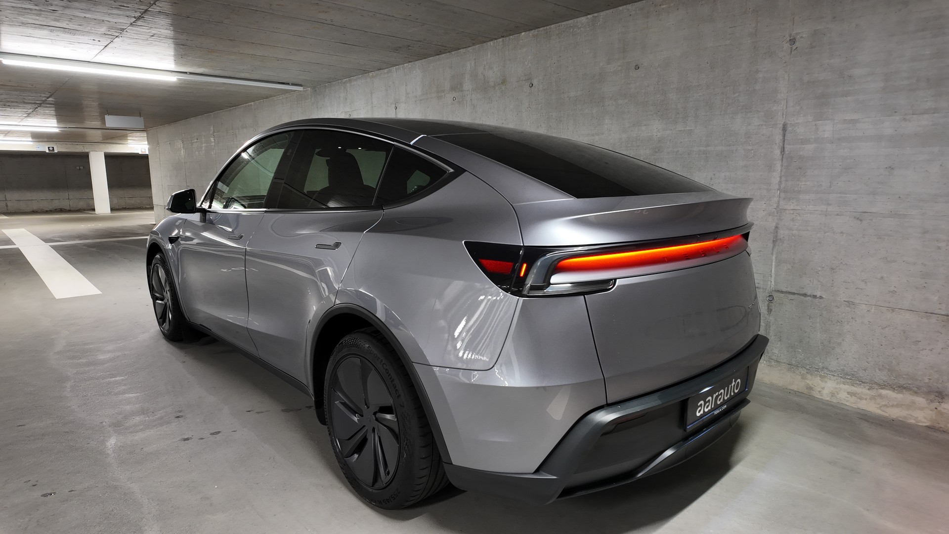 TESLA Model Y Long Range AWD-image-1