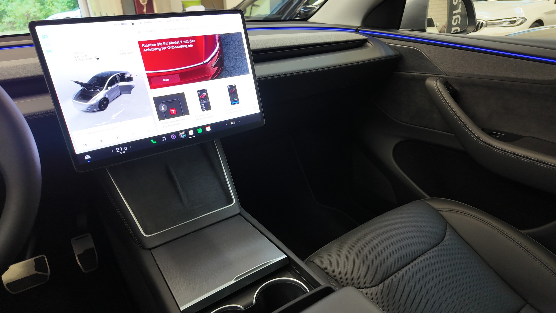 TESLA Model Y Long Range AWD-image-10