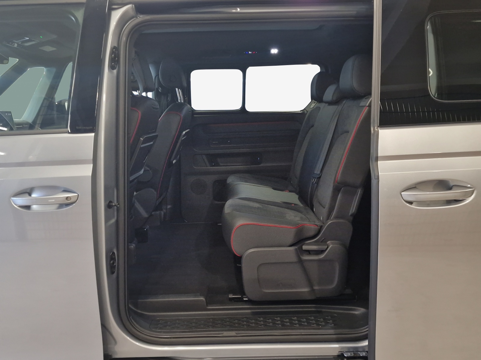 VW ID.Buzz LWB GTX 4 Motion-image-12