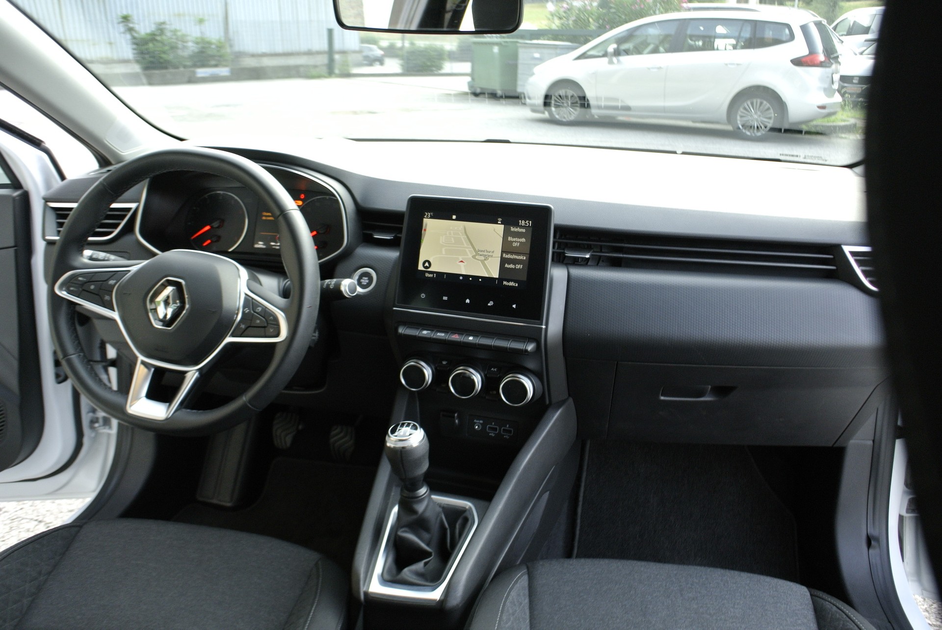 RENAULT Clio 1.0 Business-image-18