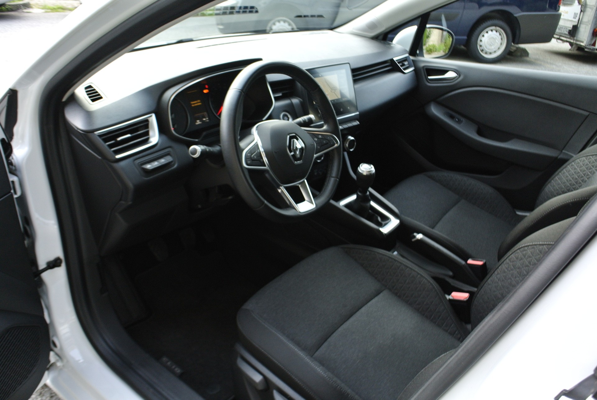 RENAULT Clio 1.0 Business-image-12
