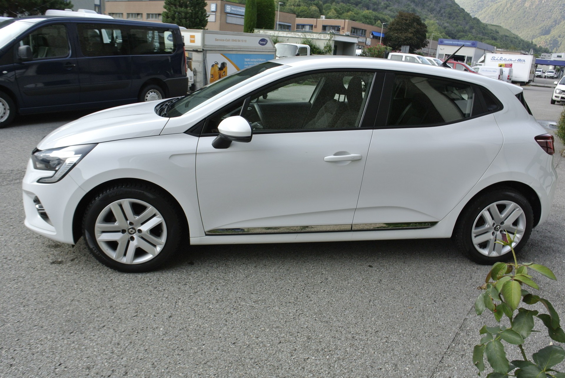 RENAULT Clio 1.0 Business-image-10
