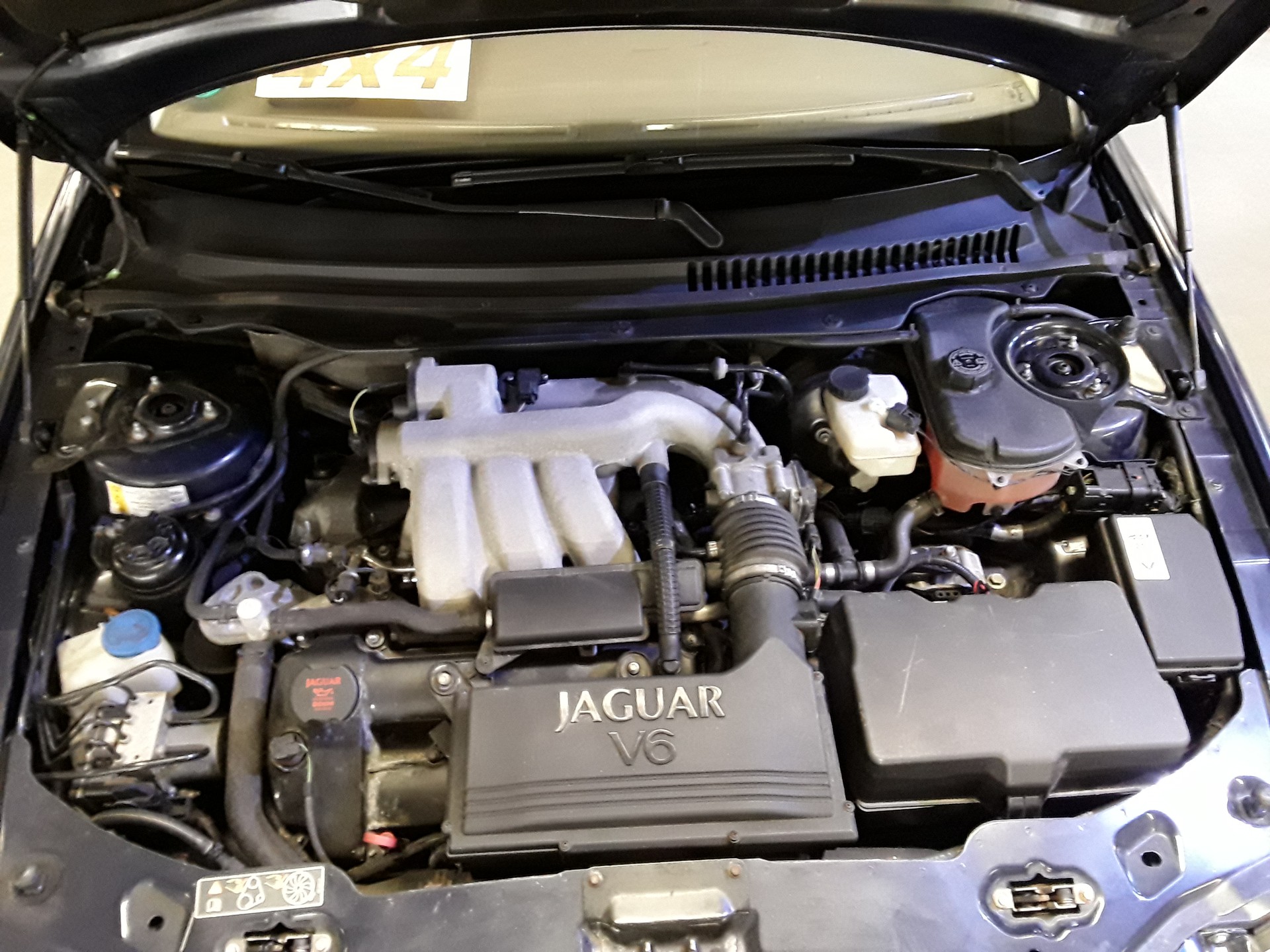 JAGUAR X-Type Estate 2.5 V6 Traction4 Sov. Anniv. Pack Autom.-image-10
