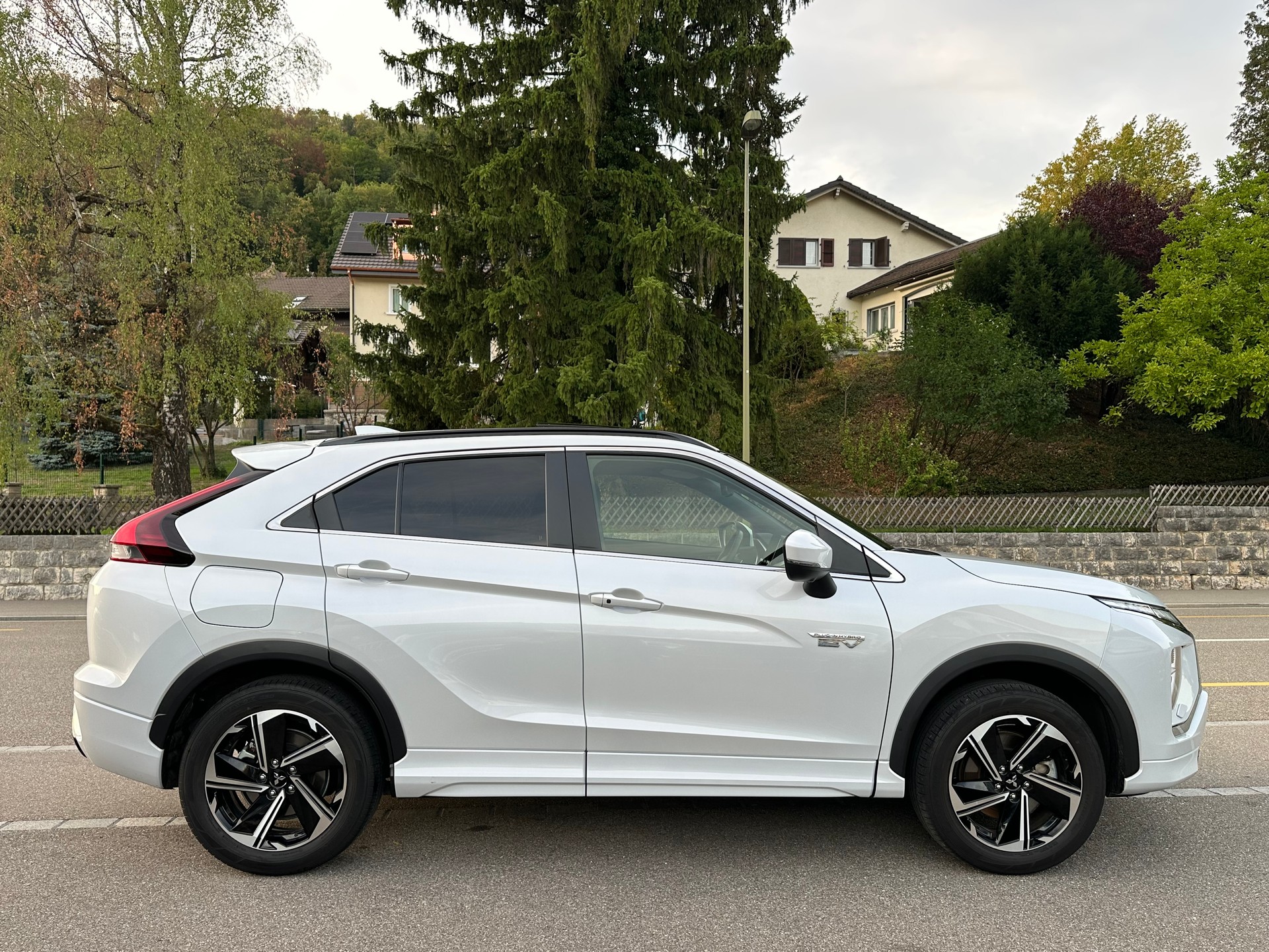 MITSUBISHI Eclipse Cross 2.4 PHEV Diamond 4WD-showroom-element-3
