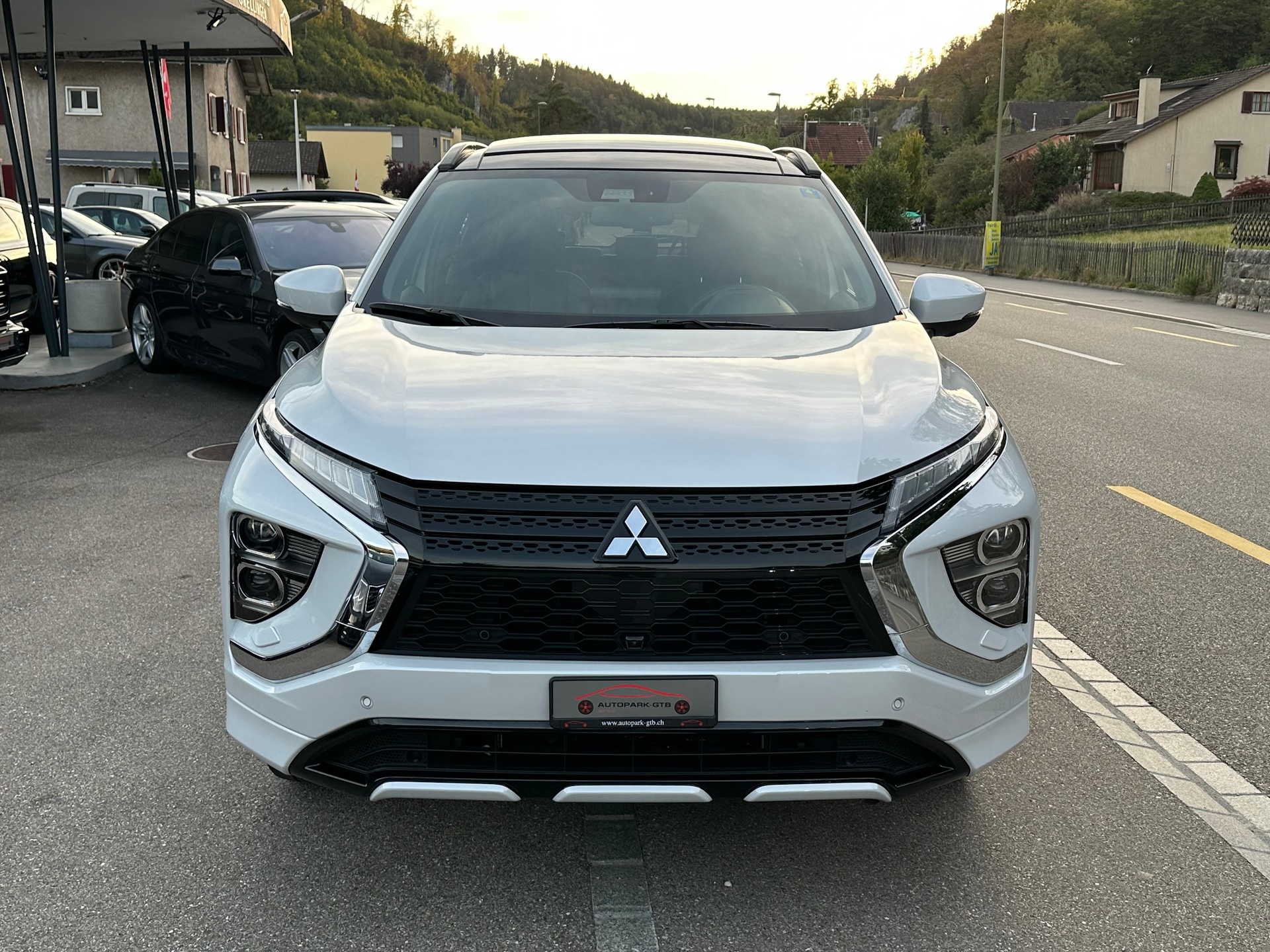 MITSUBISHI Eclipse Cross 2.4 PHEV Diamond 4WD-showroom-element-2