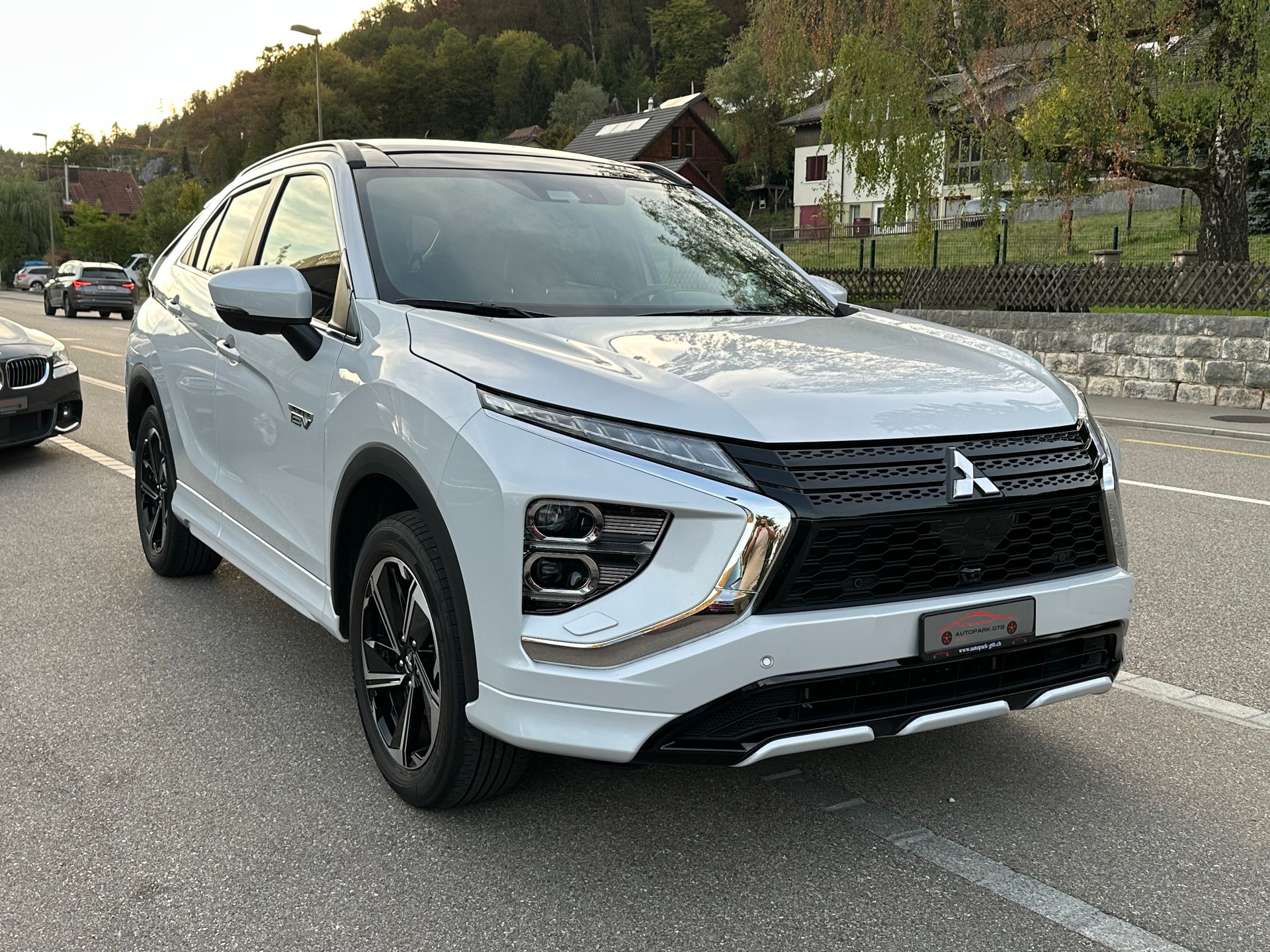 MITSUBISHI Eclipse Cross 2.4 PHEV Diamond 4WD-showroom-element-1