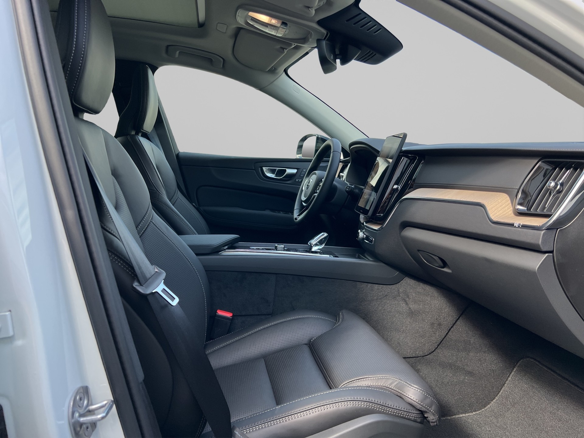 VOLVO XC60 2.0 T8 TE Ultra Dark eAWD-image-13