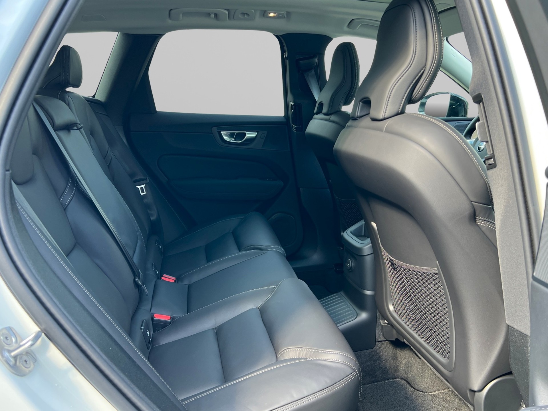 VOLVO XC60 2.0 T8 TE Ultra Dark eAWD-image-14