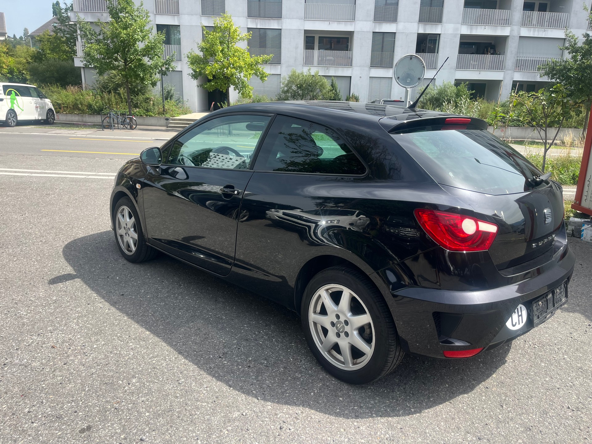 SEAT Ibiza SC 1.4 TSI Cupra DSG-image-2