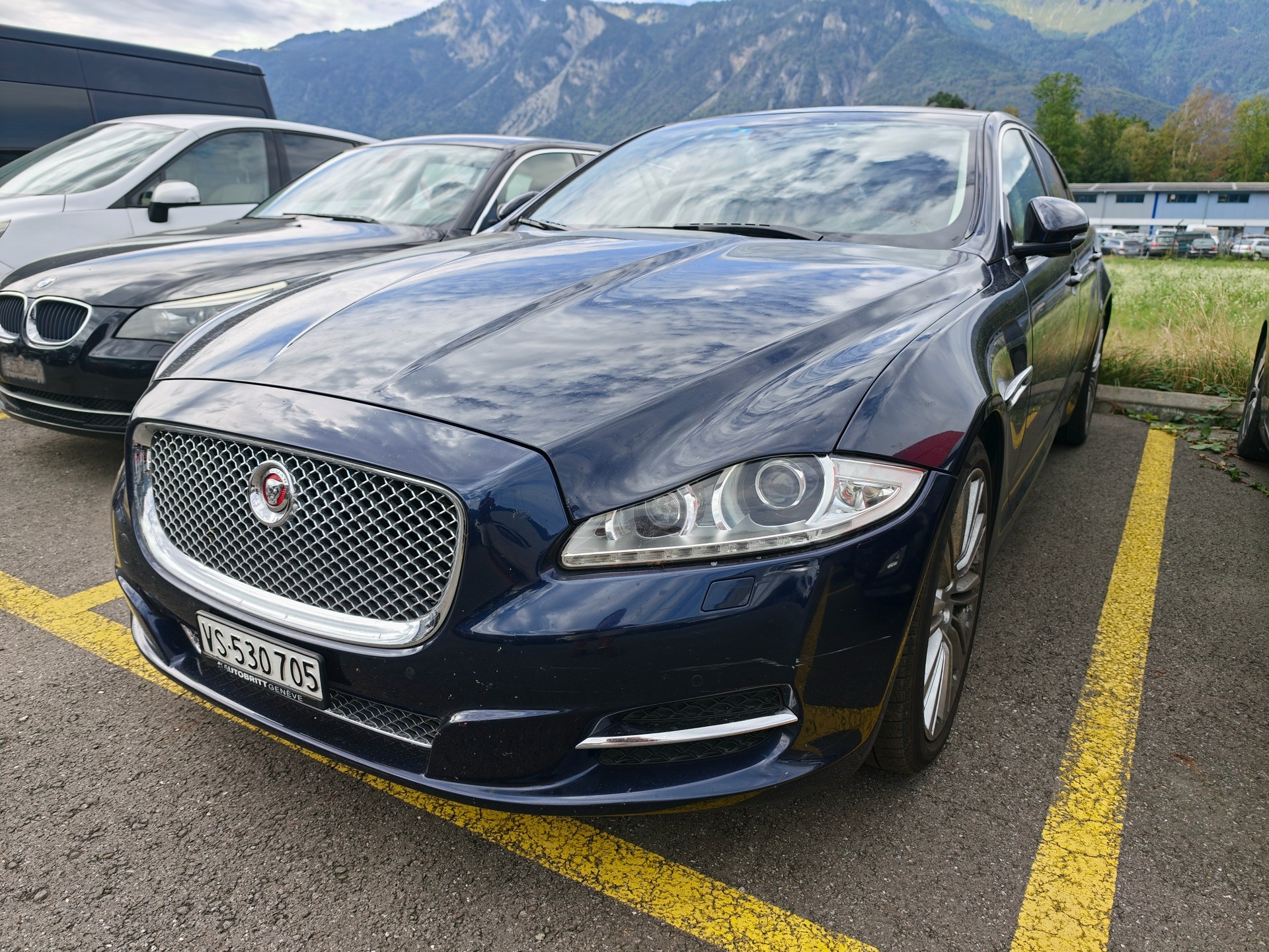 JAGUAR XJ 3.0 V6 S/C Premium Luxury Automatic AWD-image-1