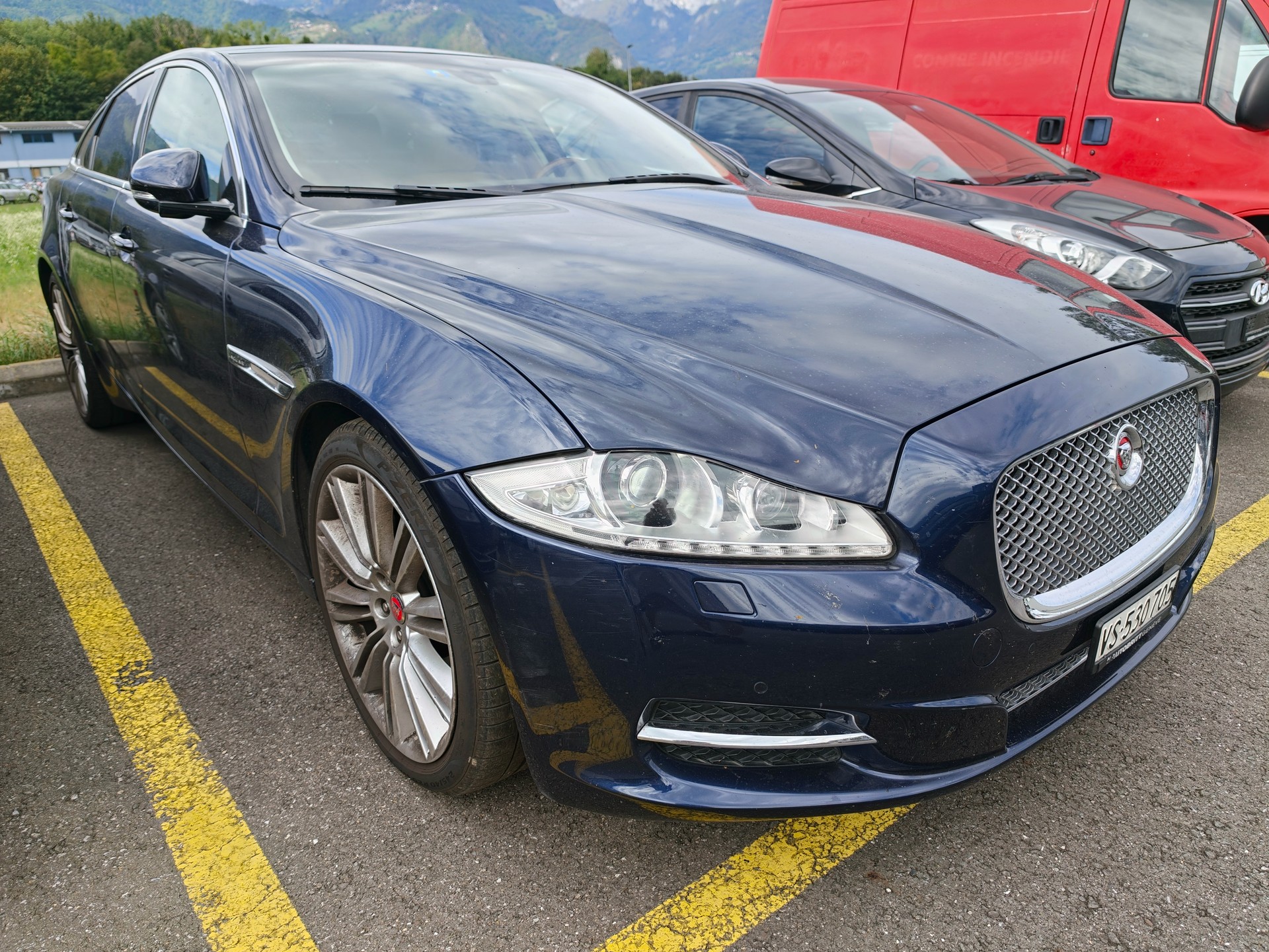 JAGUAR XJ 3.0 V6 S/C Premium Luxury Automatic AWD-image-2