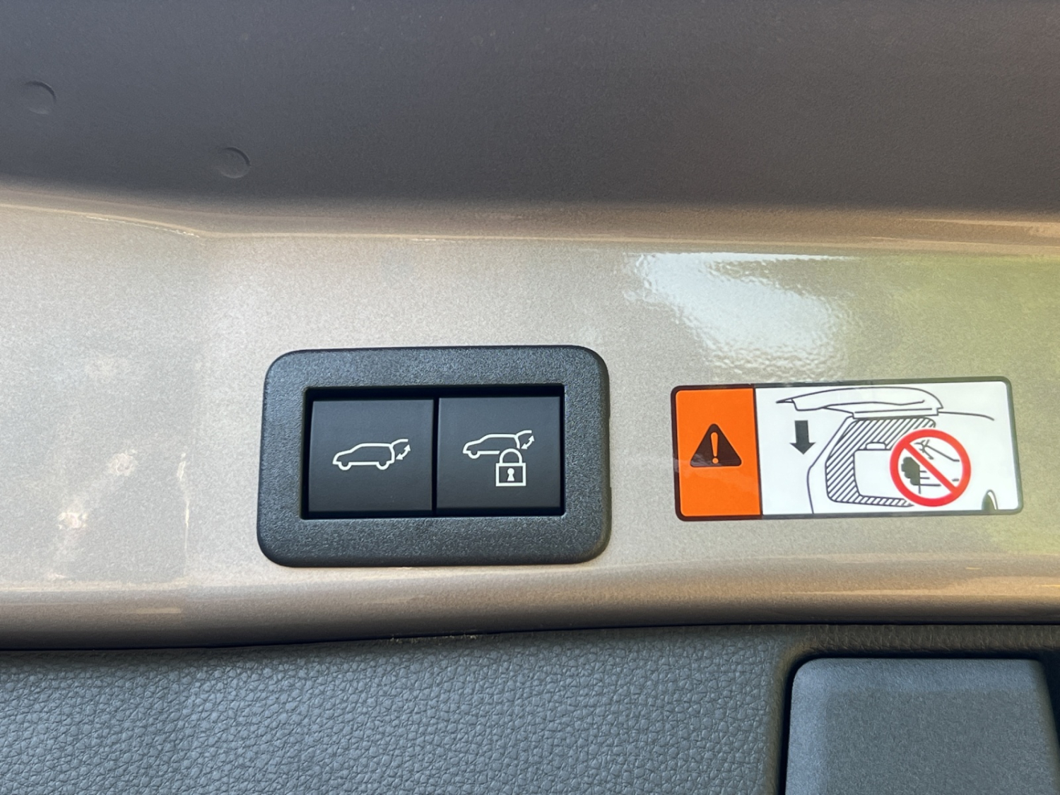 TOYOTA RAV4 2.5 Plug-In-Hybrid Style-image-20