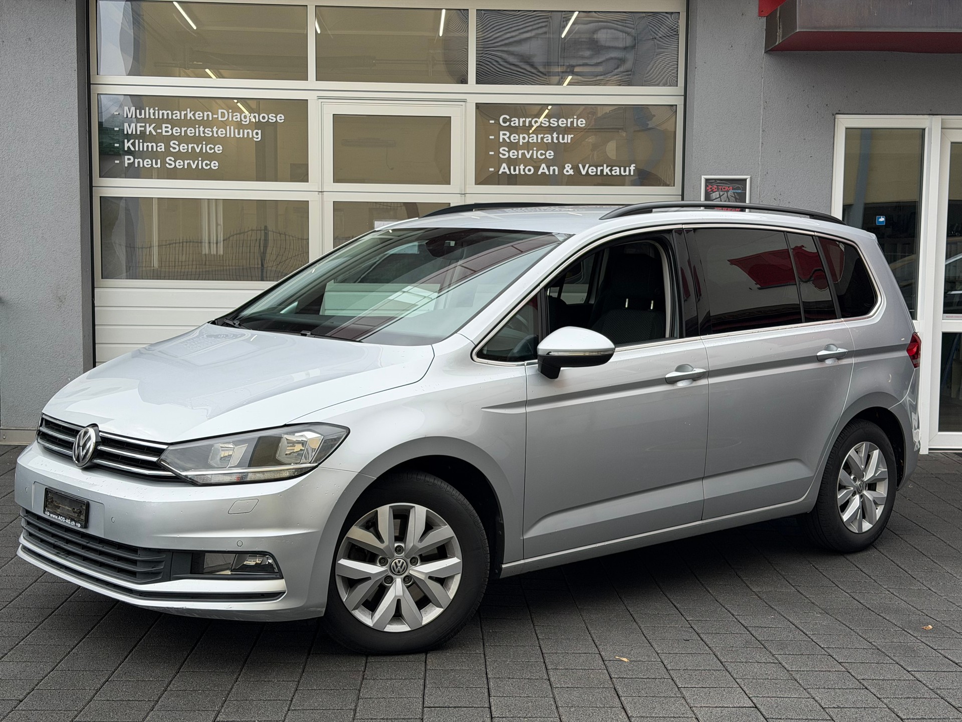 VW Touran 1.6 TDI BlueMotion Technology Trendline DSG*Ab MFK&Service*CH-FHZ*8-Fach Räder*Parkpilot*Sitzheizung*USW.*-image-0