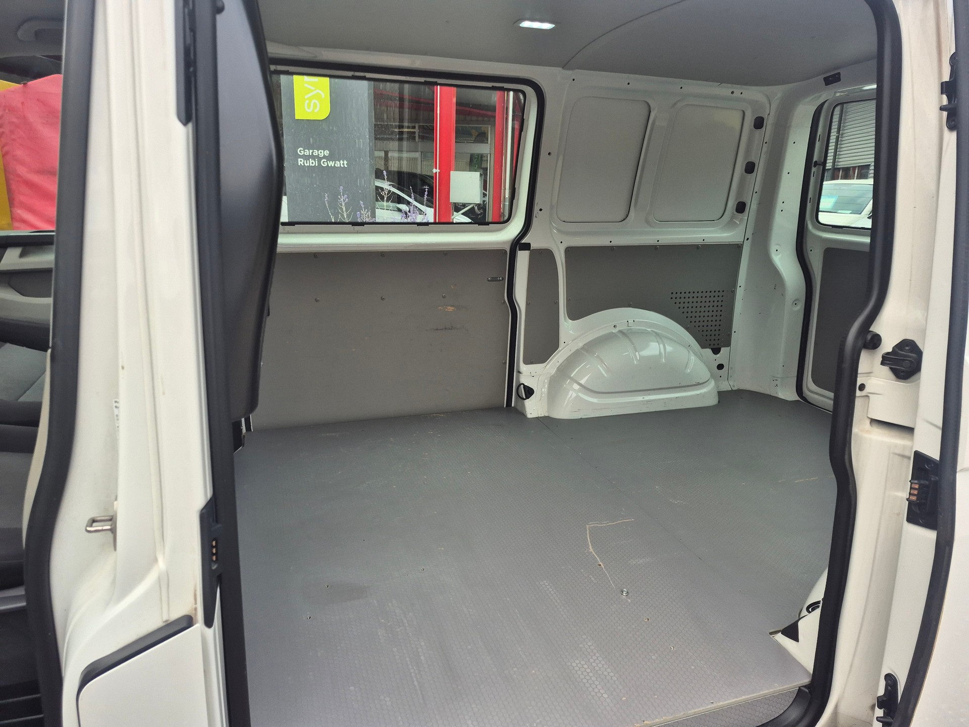 VW T6 2.0 TDI 4Motion DSG-image-8