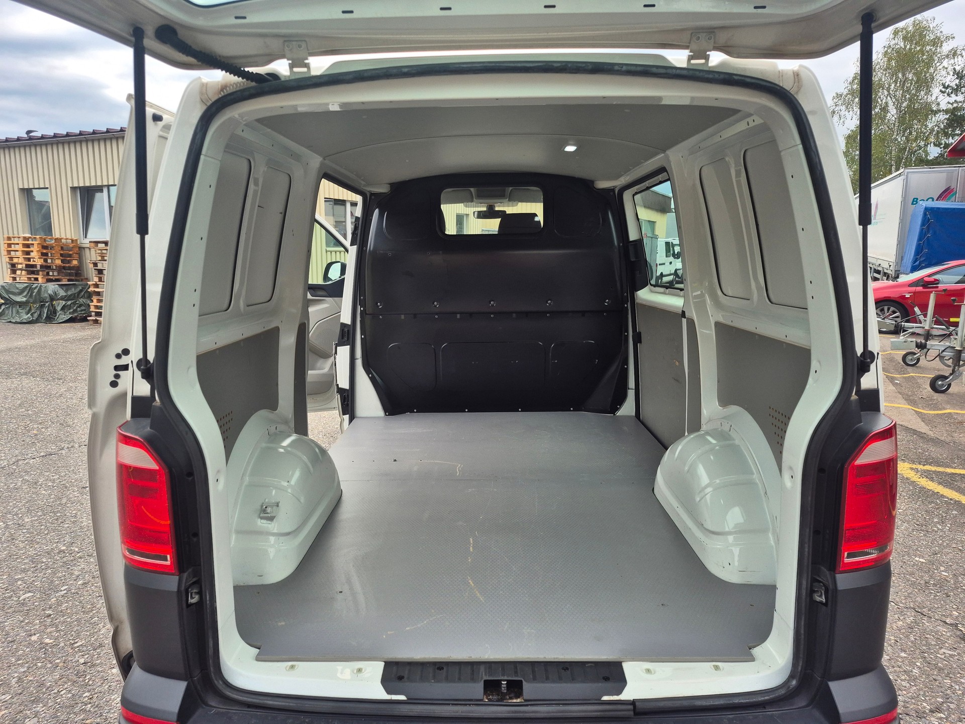 VW T6 2.0 TDI 4Motion DSG-image-9