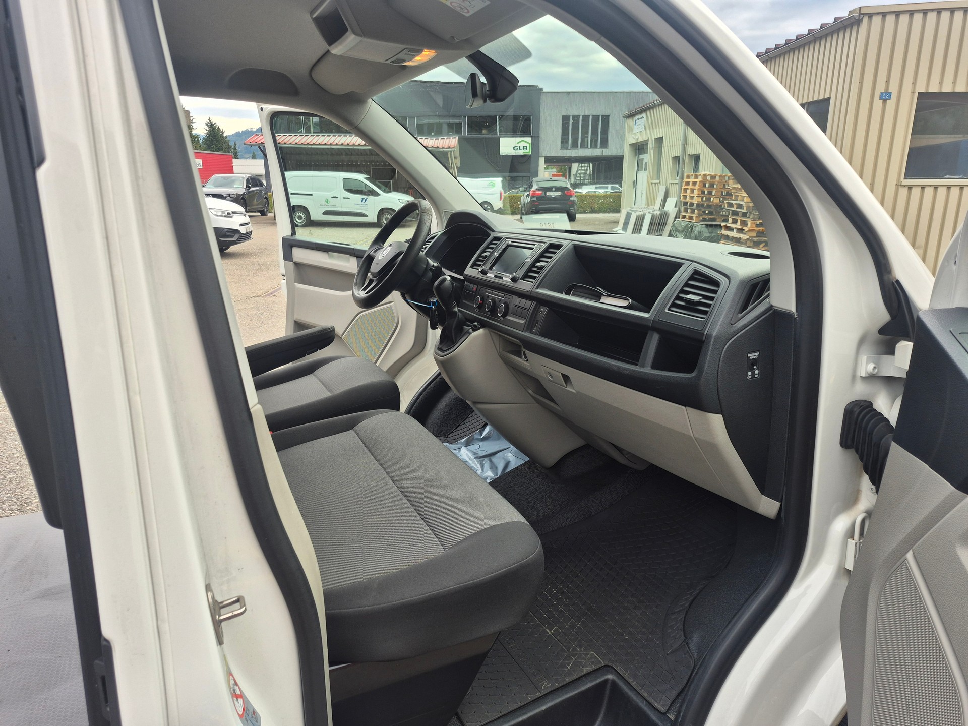 VW T6 2.0 TDI 4Motion DSG-image-12