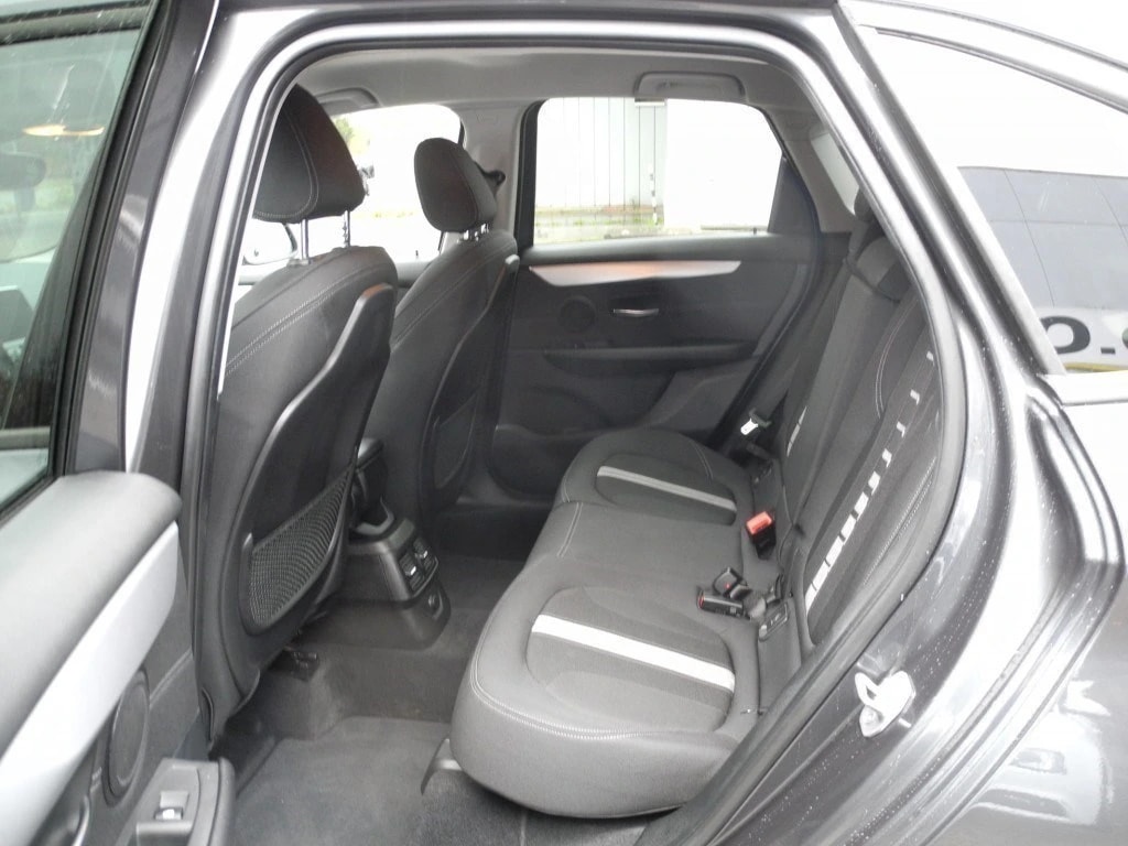 BMW 216d Active Tourer DKG ** Aus erster Hand ** Grosses DVD-Navigation ** Xenon-Led ** PDC **-image-11