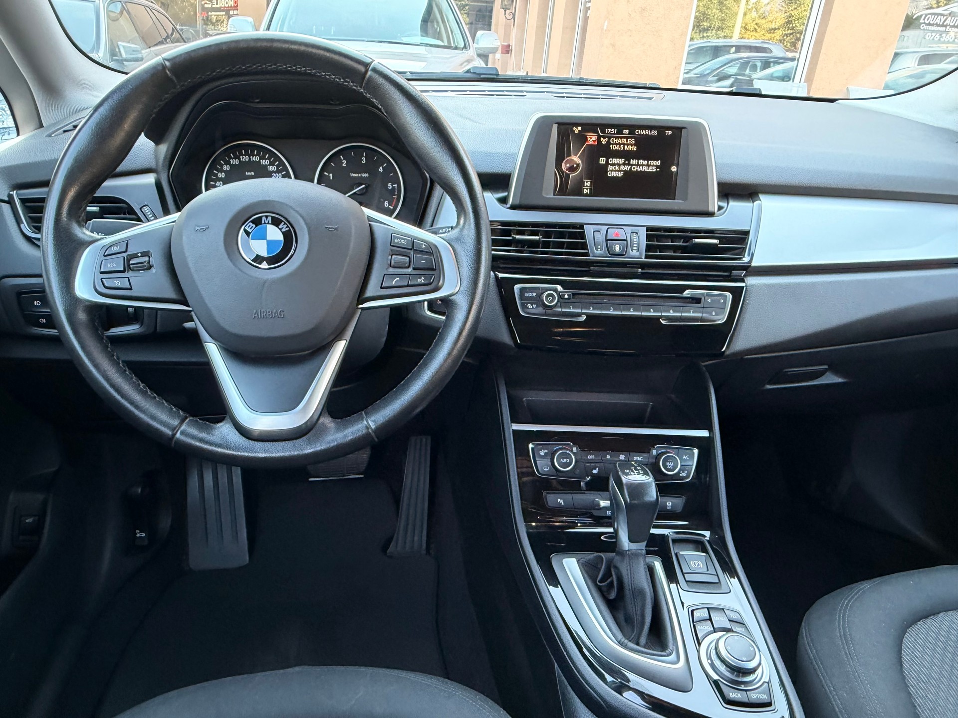 BMW 218d Active Tourer Steptronic-image-12