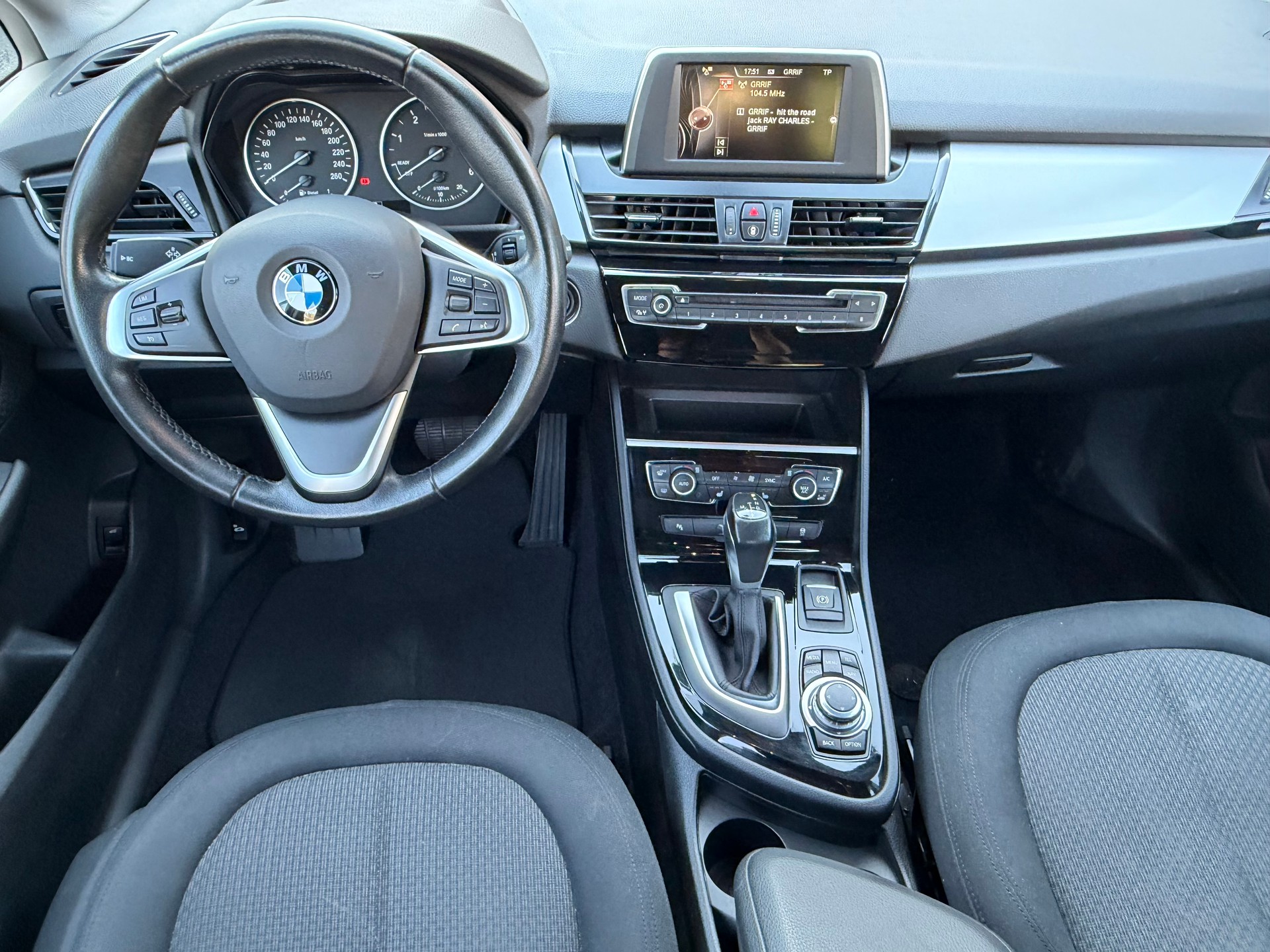 BMW 218d Active Tourer Steptronic-image-11