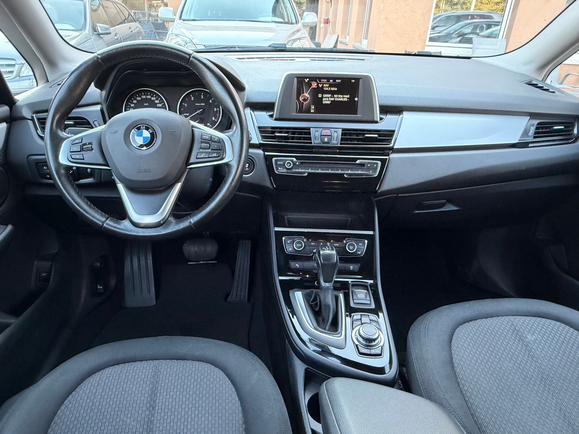 BMW 218d Active Tourer Steptronic-image-13