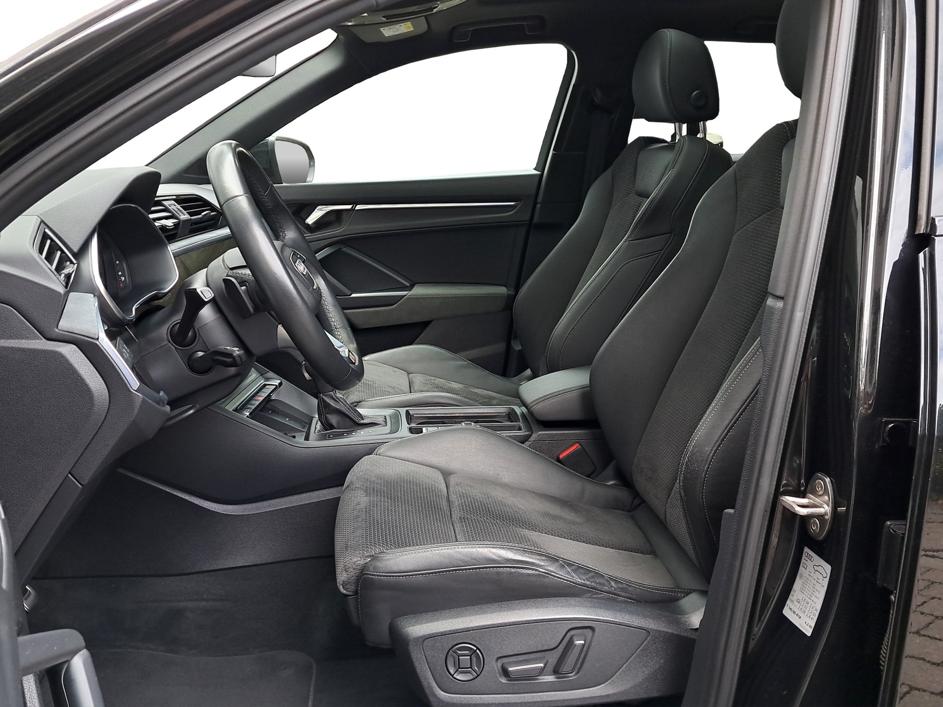 AUDI Q3 Sportback 40 TDI S line quattro S-tronic *360°Cam/Panodach/Anhängerkupplung*-image-7