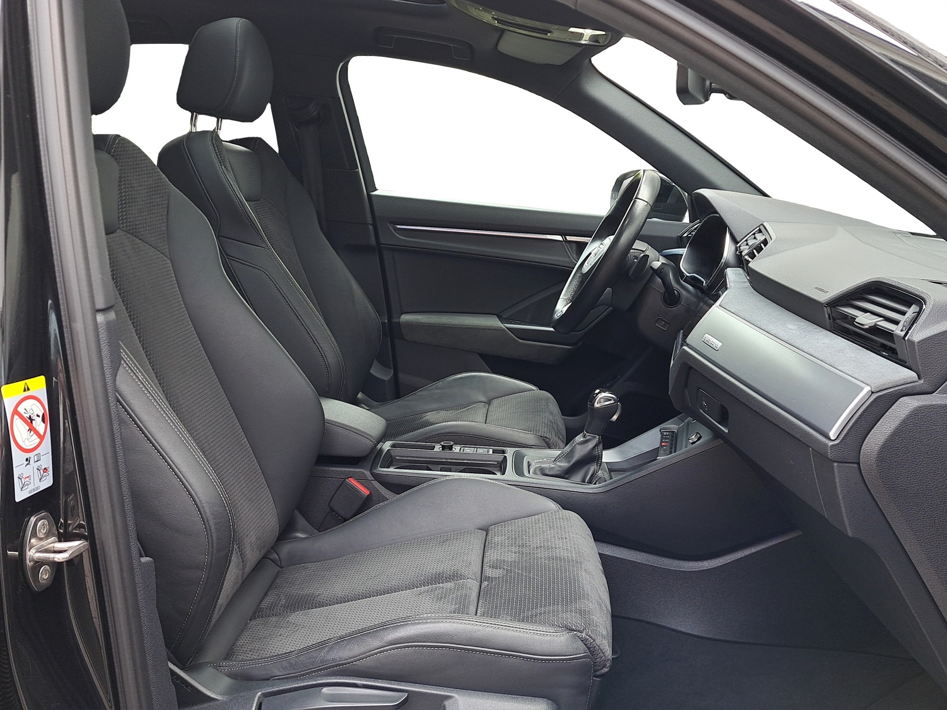 AUDI Q3 Sportback 40 TDI S line quattro S-tronic *360°Cam/Panodach/Anhängerkupplung*-image-11