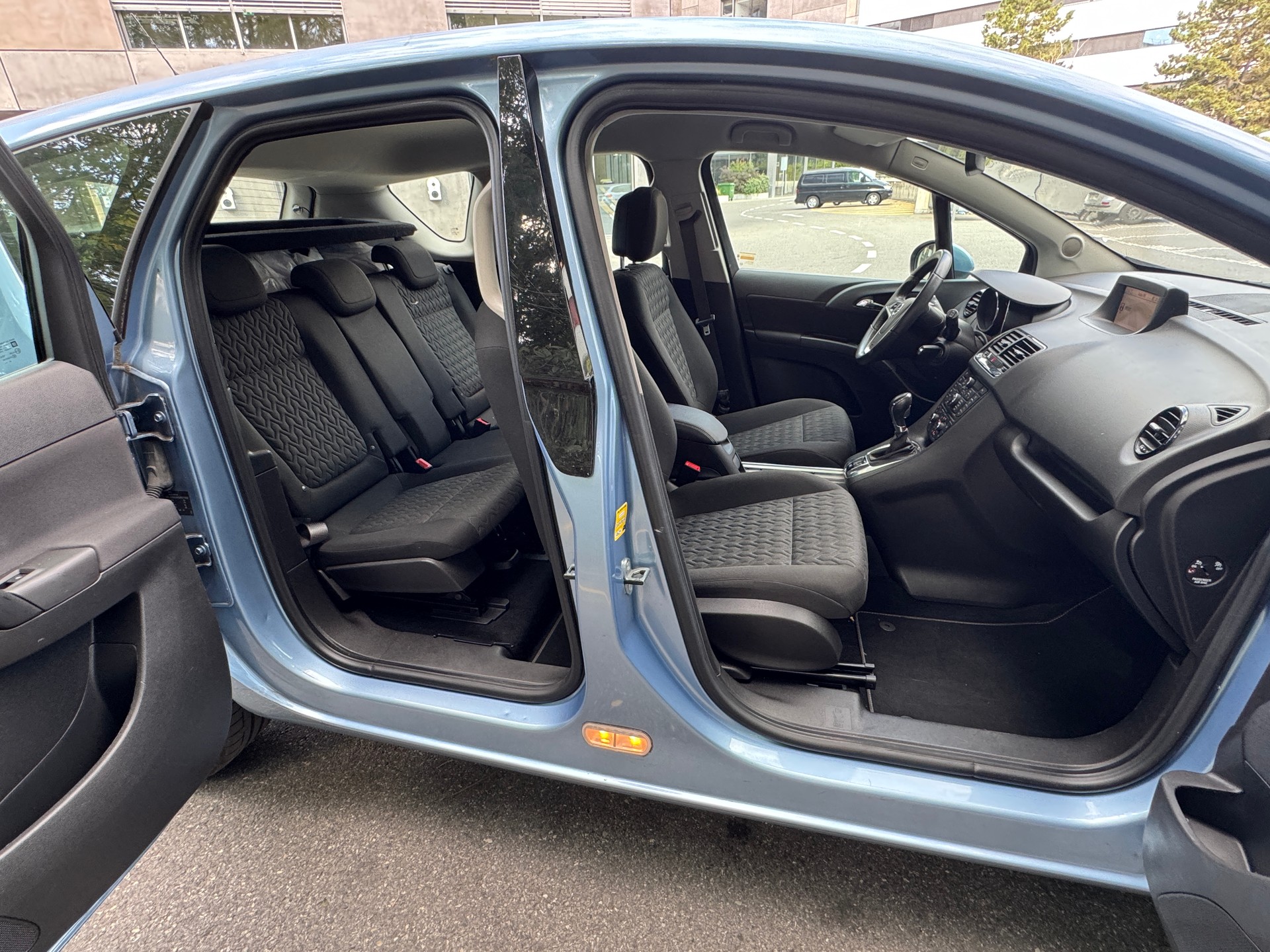 OPEL Meriva 1.4 Turbo Active Edition Automatic-image-10