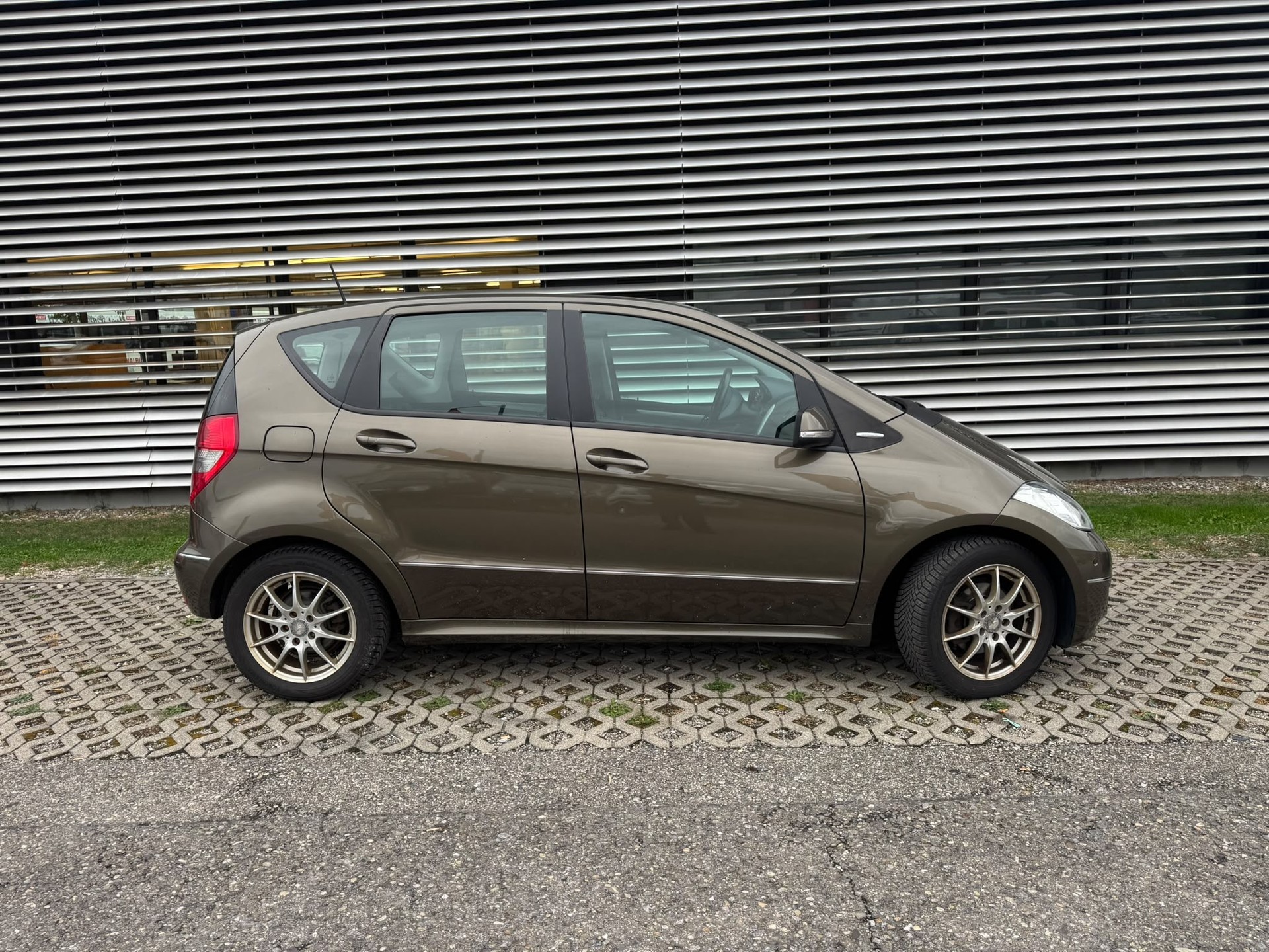 MERCEDES-BENZ A 200 Avantgarde Autotronic-image-2