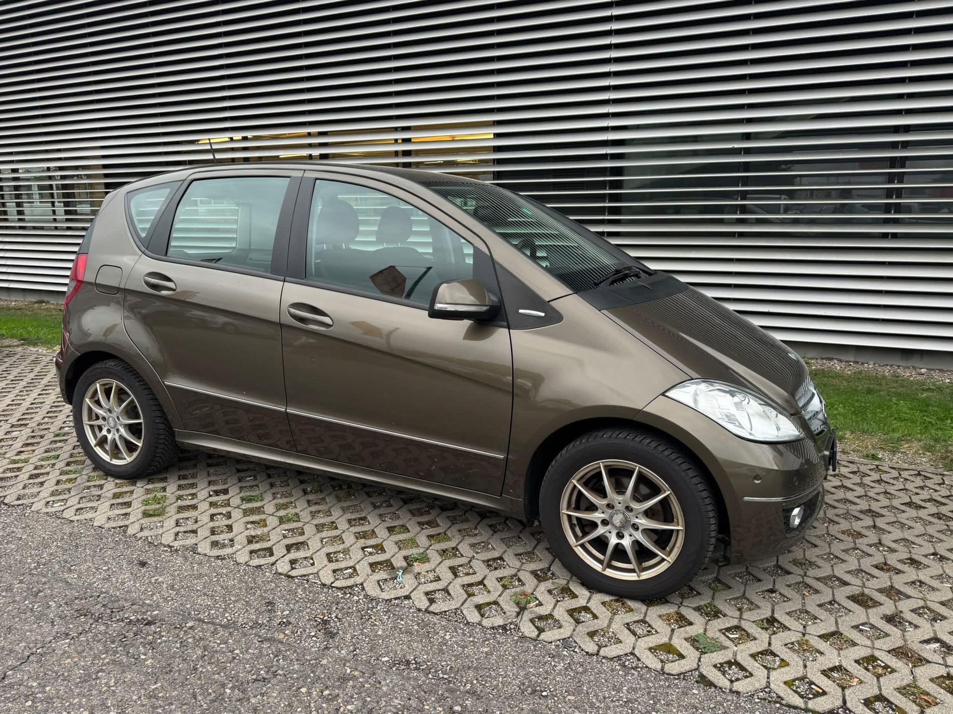 MERCEDES-BENZ A 200 Avantgarde Autotronic-image-8