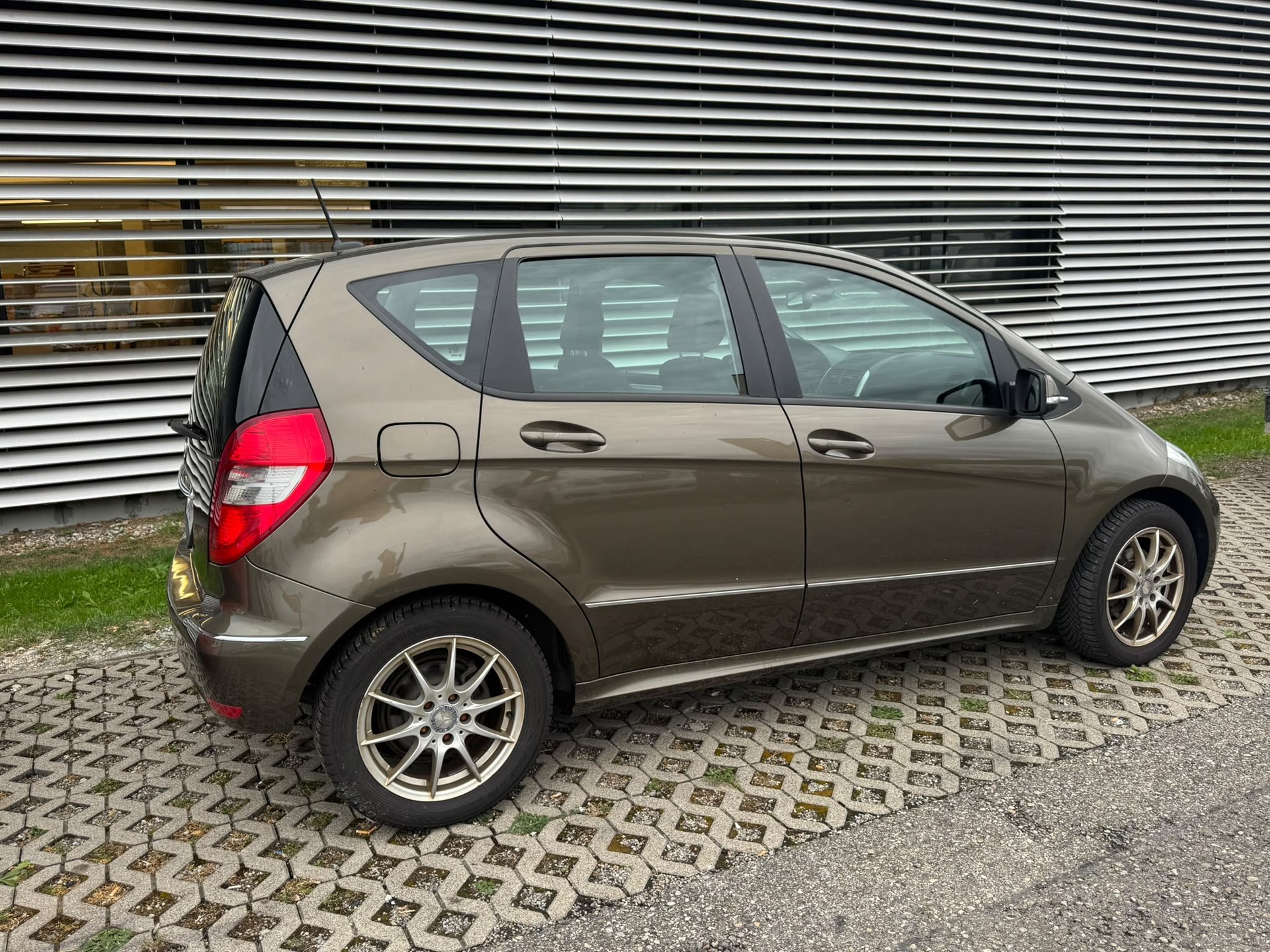 MERCEDES-BENZ A 200 Avantgarde Autotronic-image-3