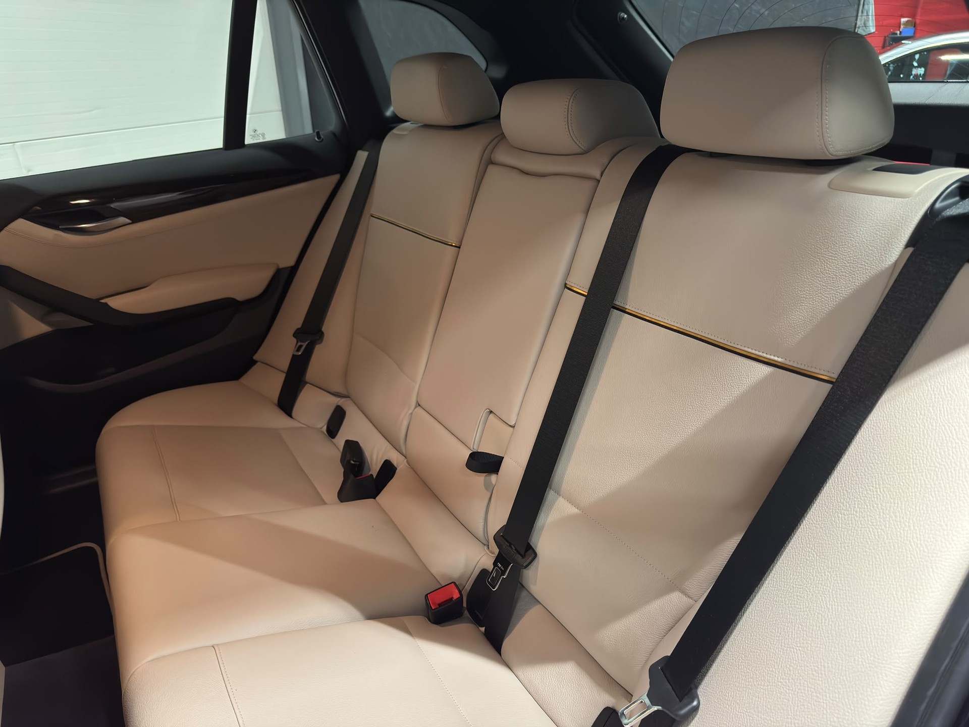 BMW X1 28i xDrive-image-14