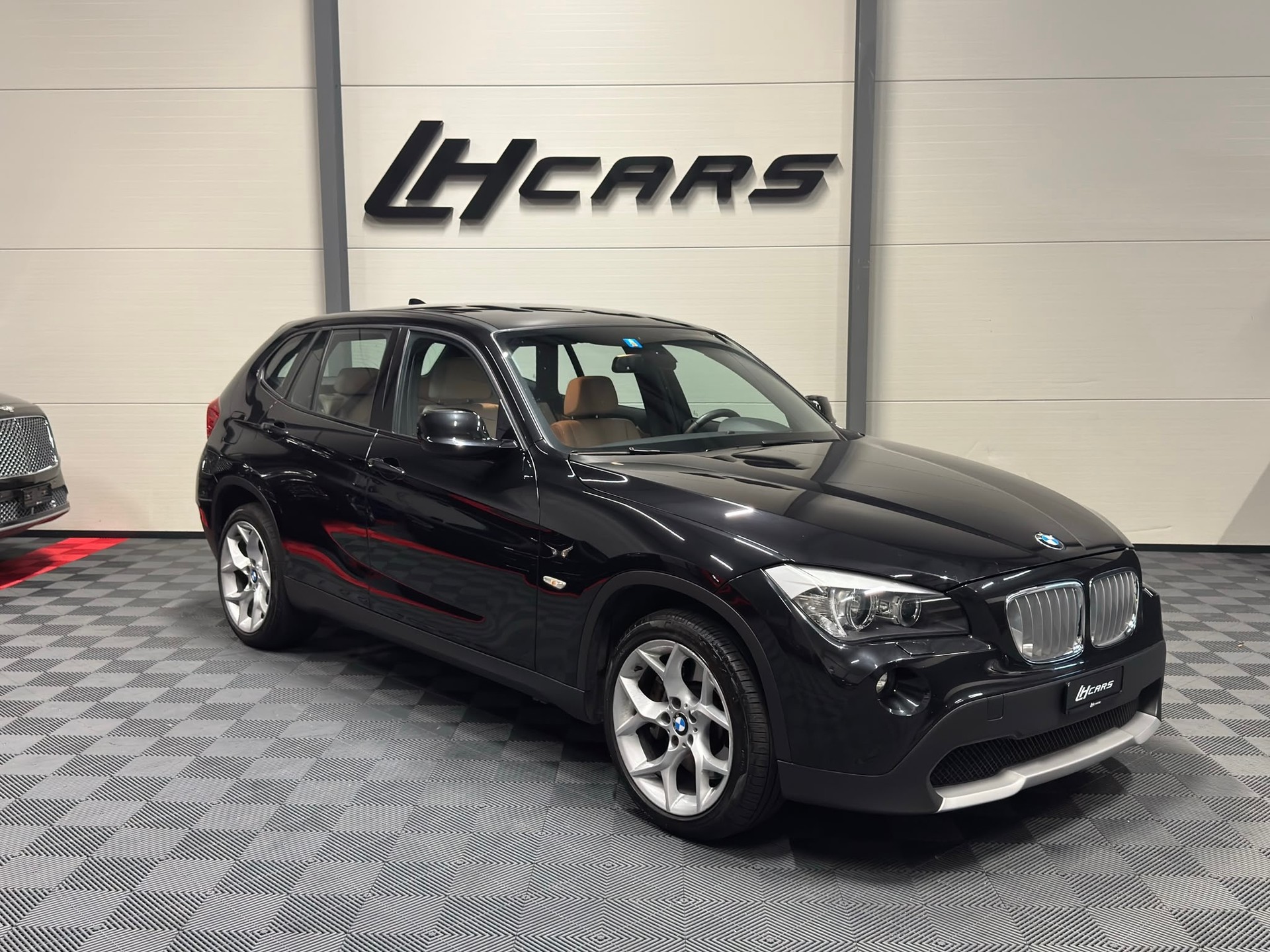 BMW X1 28i xDrive-image-5