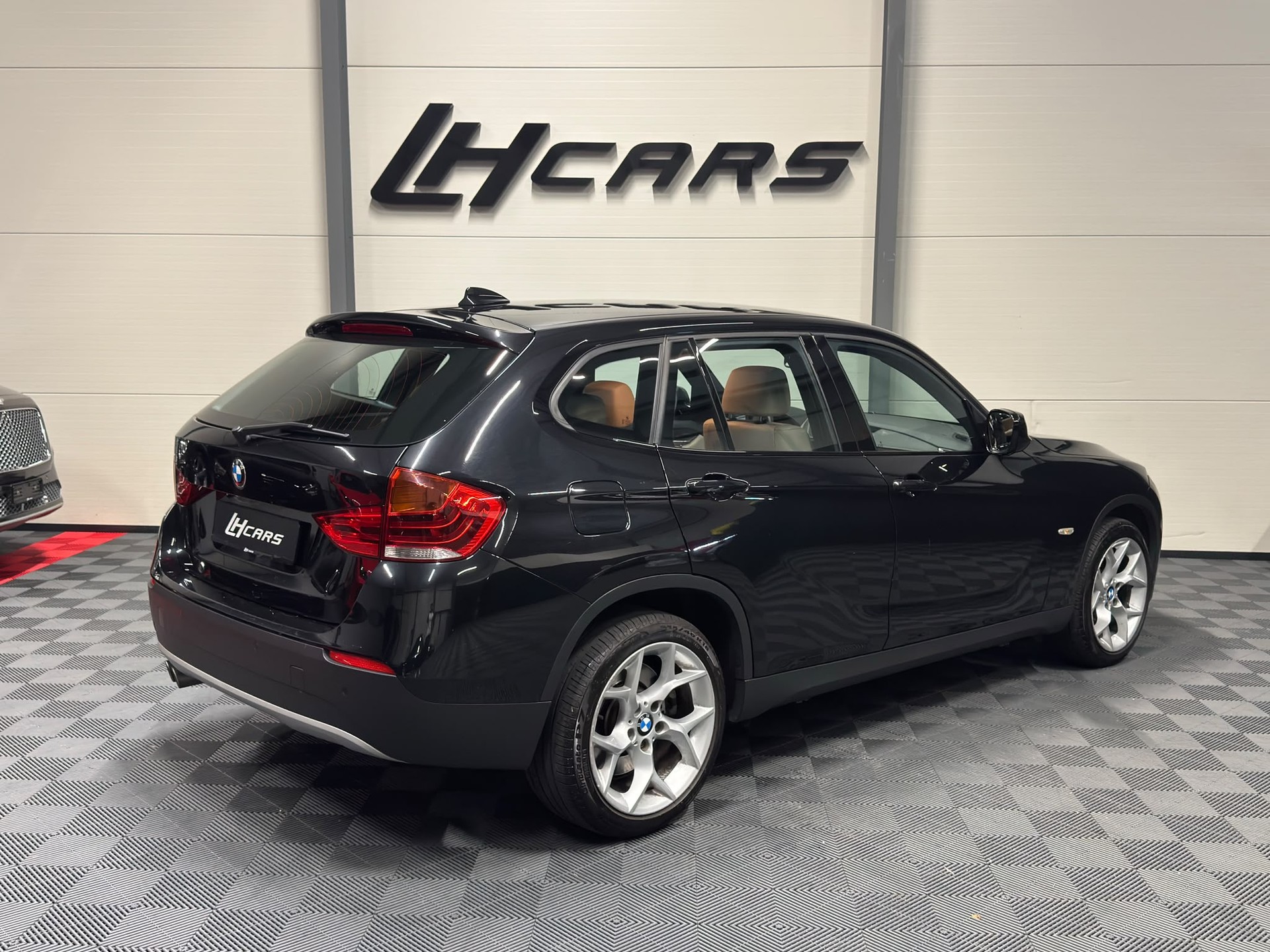 BMW X1 28i xDrive-image-3