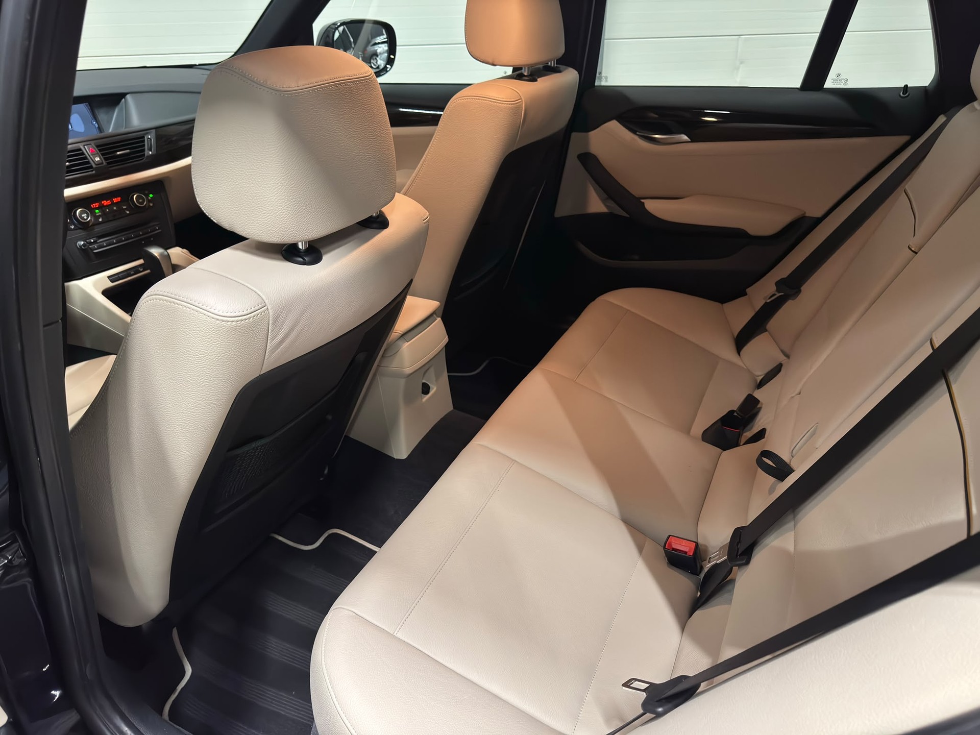 BMW X1 28i xDrive-image-12