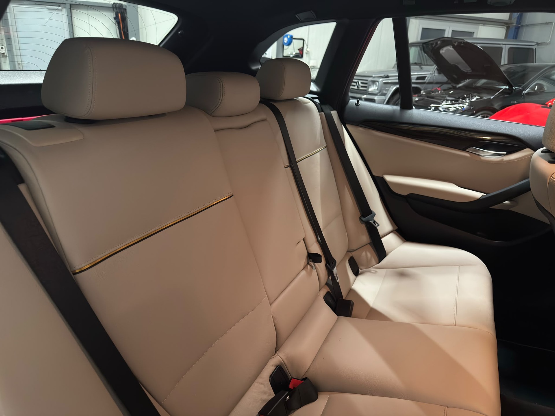 BMW X1 28i xDrive-image-10