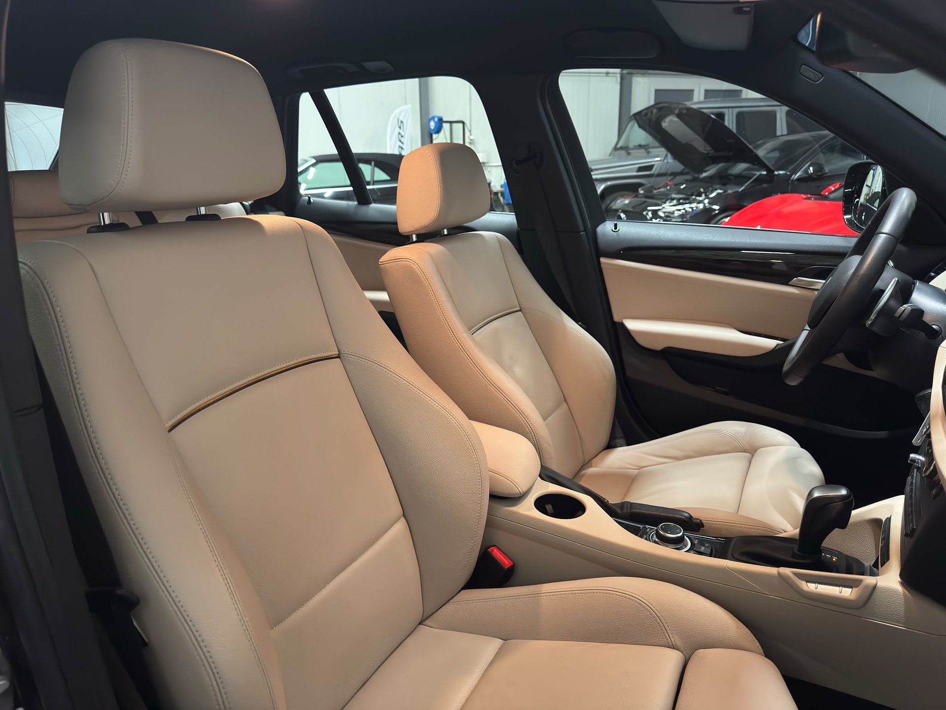 BMW X1 28i xDrive-image-8