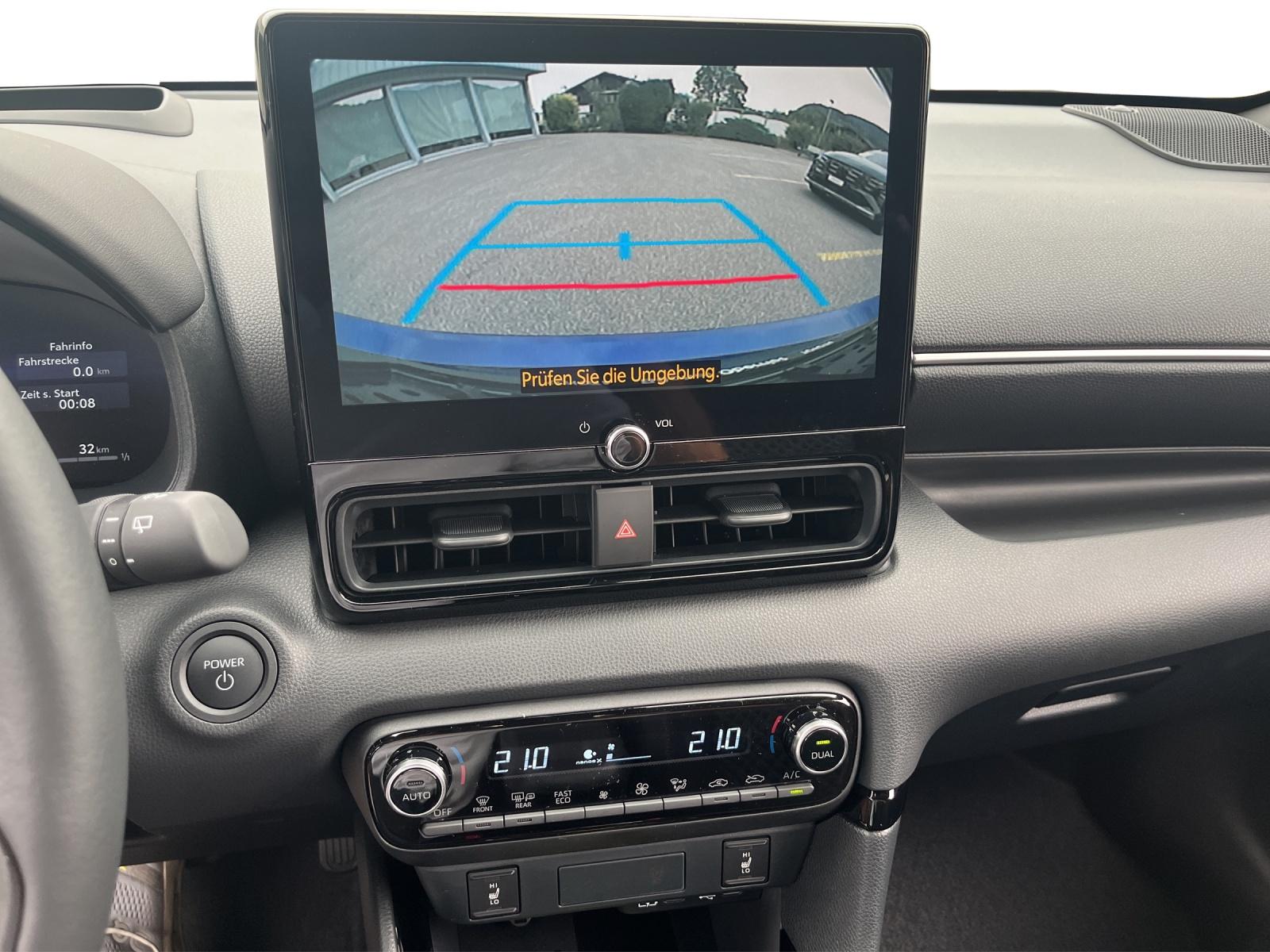 TOYOTA Yaris 1.5 VVT-i HSD Premium-image-9
