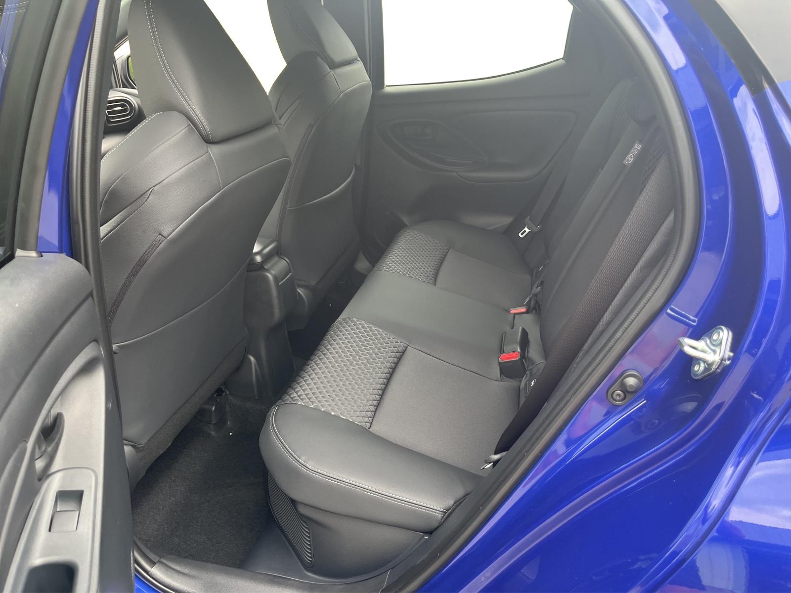 TOYOTA Yaris 1.5 VVT-i HSD Premium-image-11