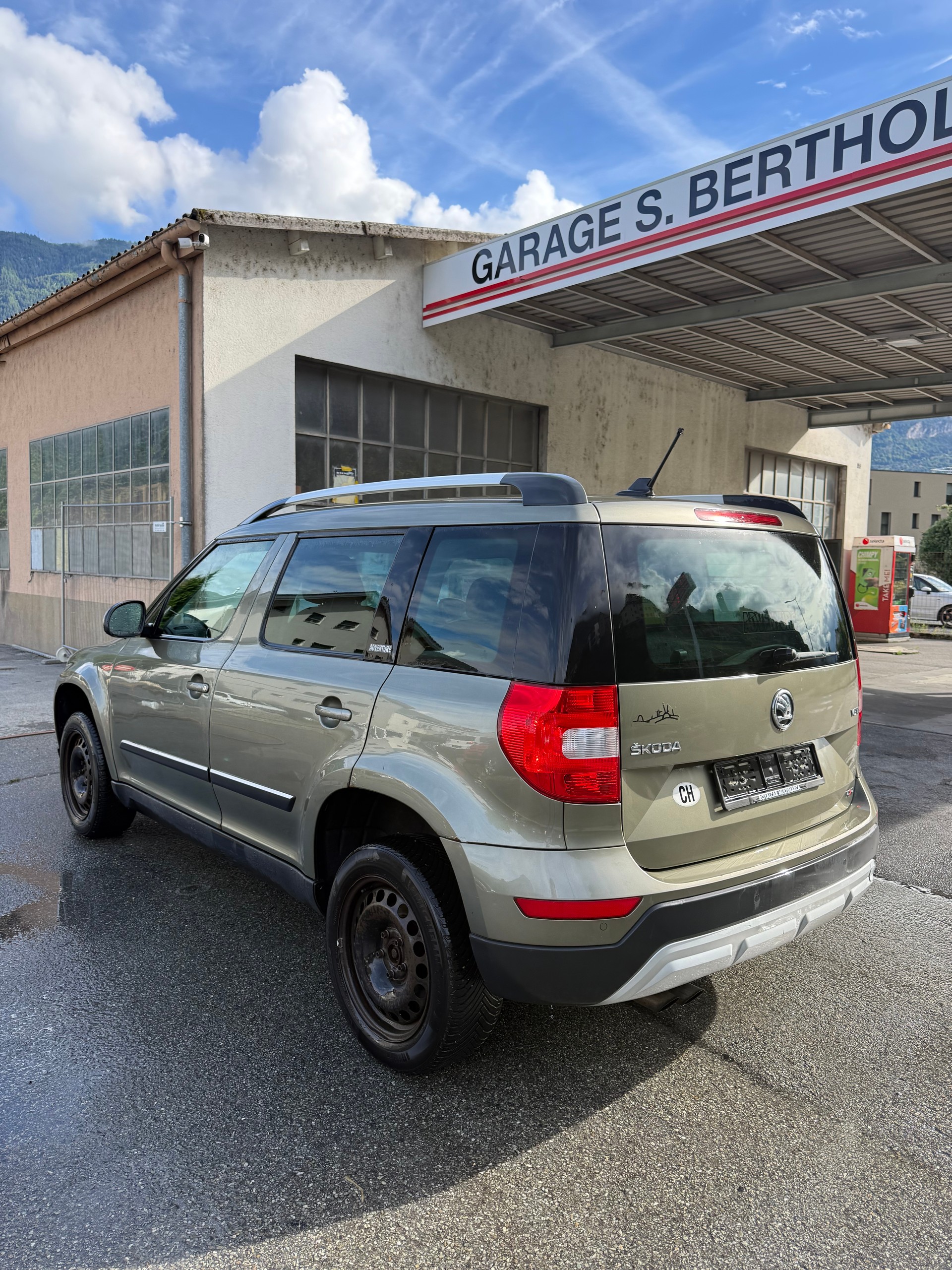 SKODA Yeti 2.0 TDI Ambition Outdoor 4x4 DSG-image-4