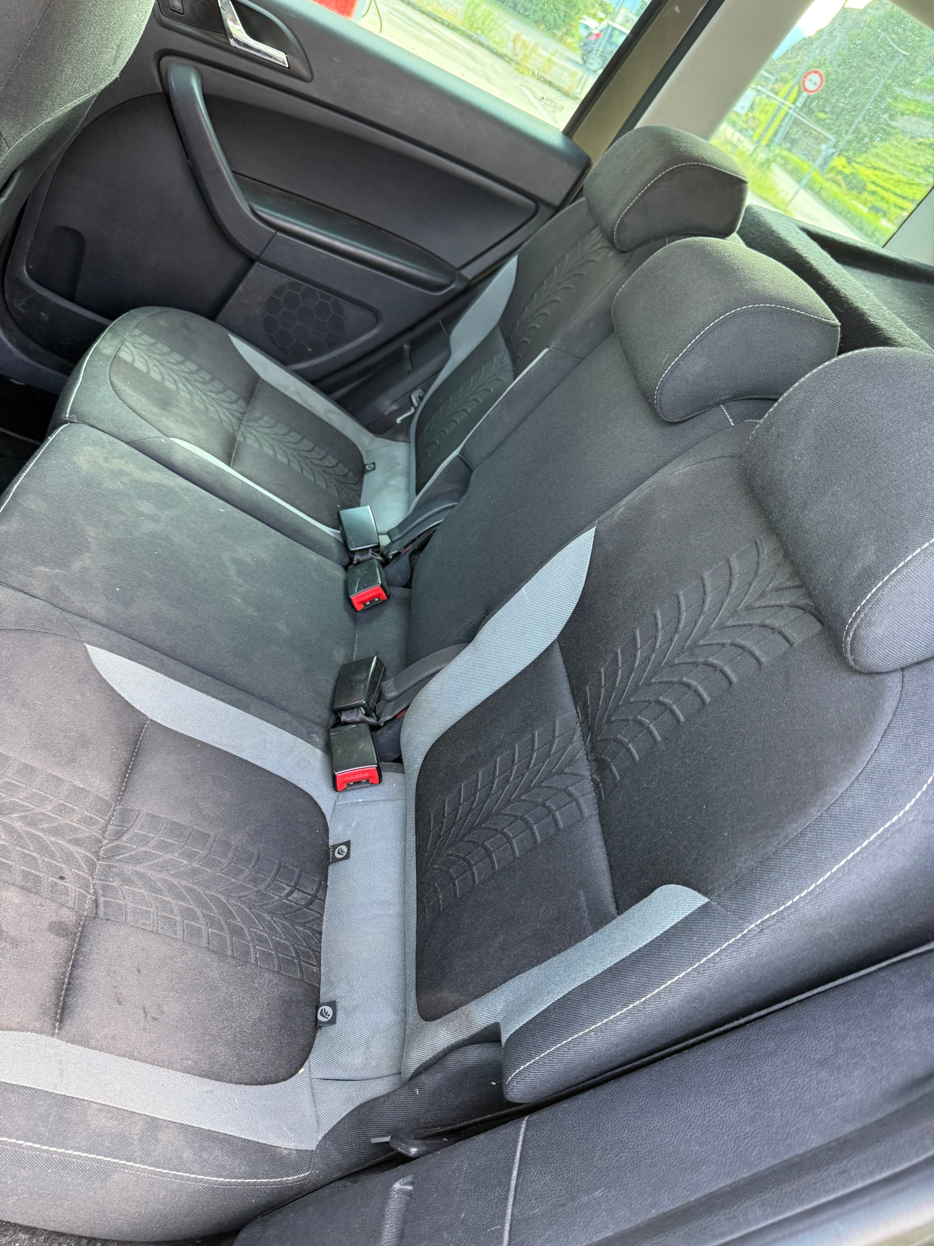SKODA Yeti 2.0 TDI Ambition Outdoor 4x4 DSG-image-13