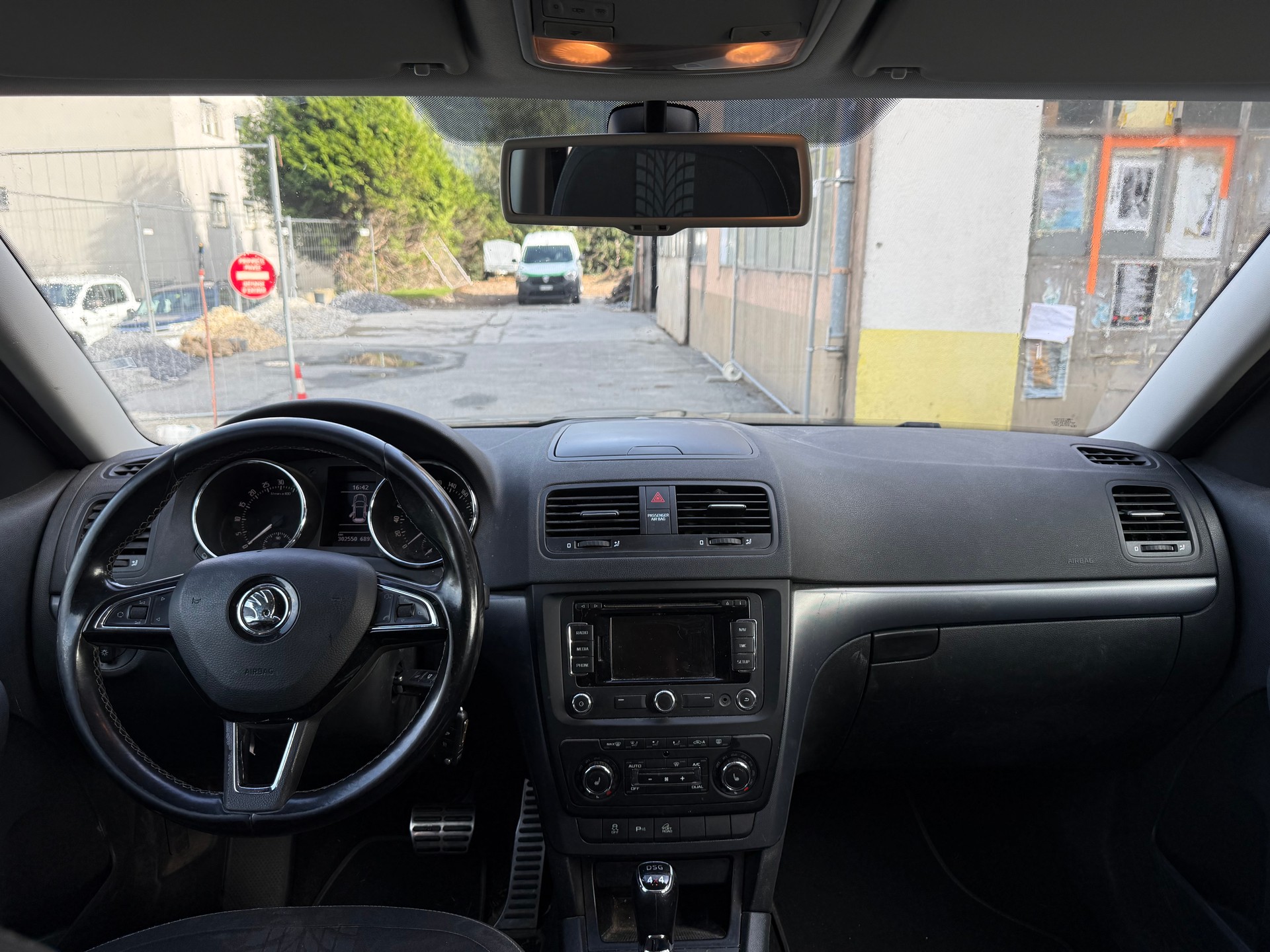 SKODA Yeti 2.0 TDI Ambition Outdoor 4x4 DSG-image-8