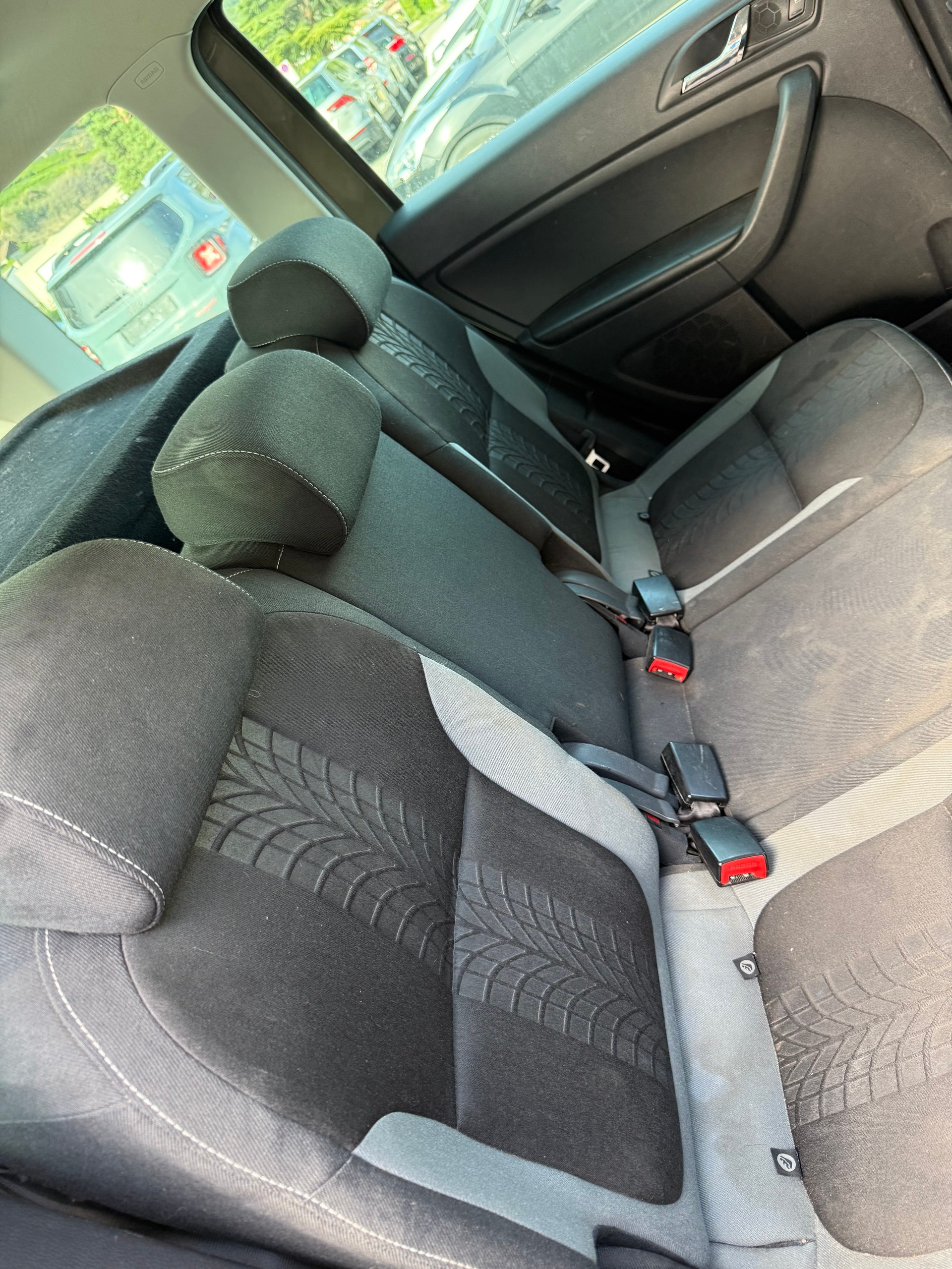 SKODA Yeti 2.0 TDI Ambition Outdoor 4x4 DSG-image-11