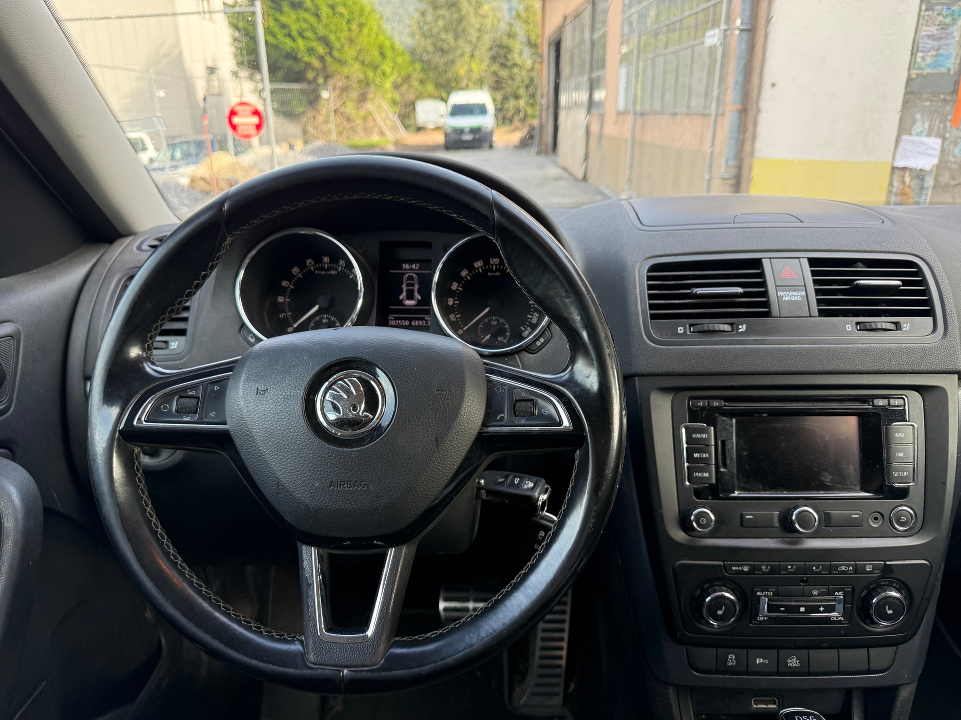 SKODA Yeti 2.0 TDI Ambition Outdoor 4x4 DSG-image-9