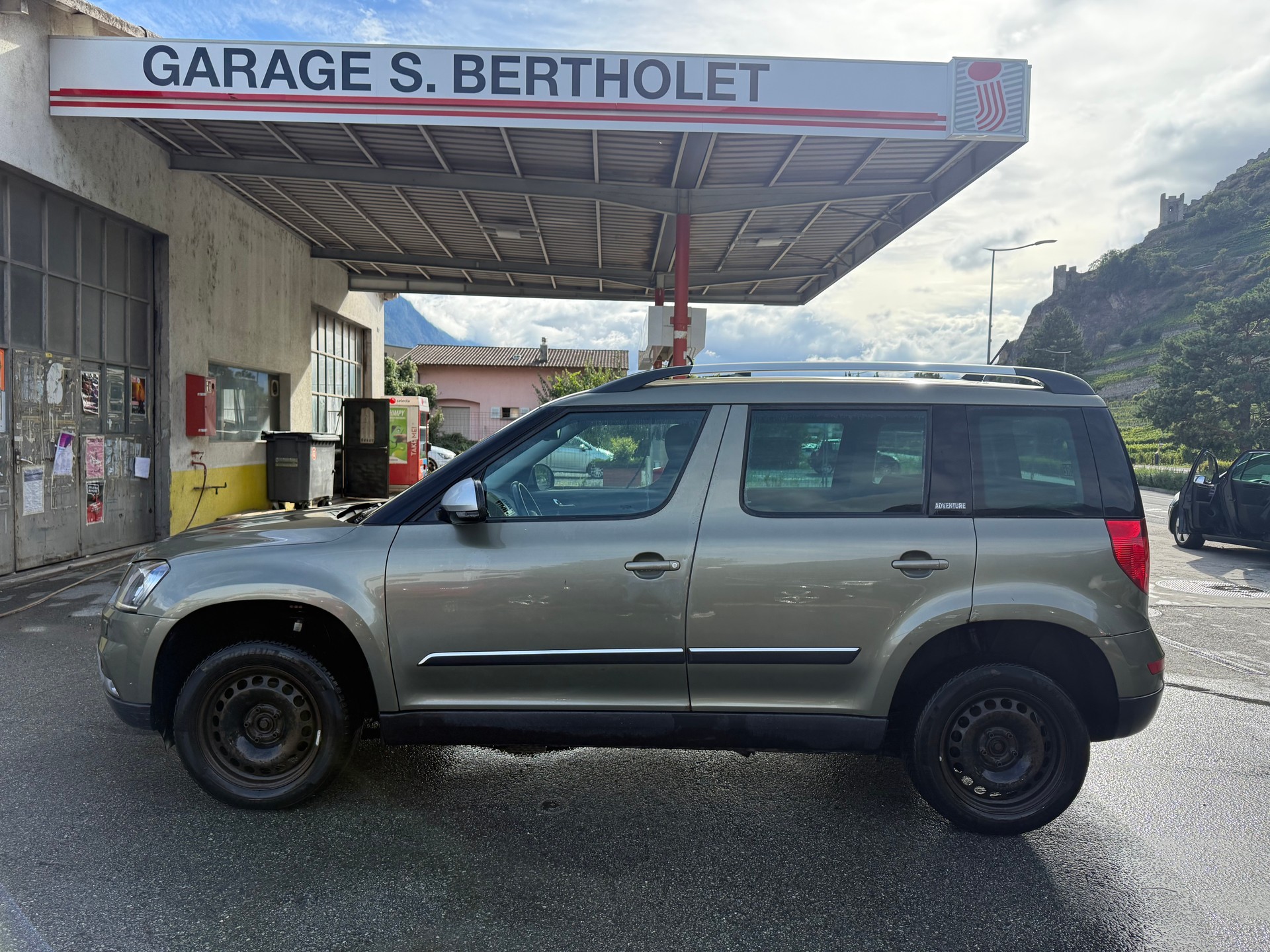 SKODA Yeti 2.0 TDI Ambition Outdoor 4x4 DSG-image-5