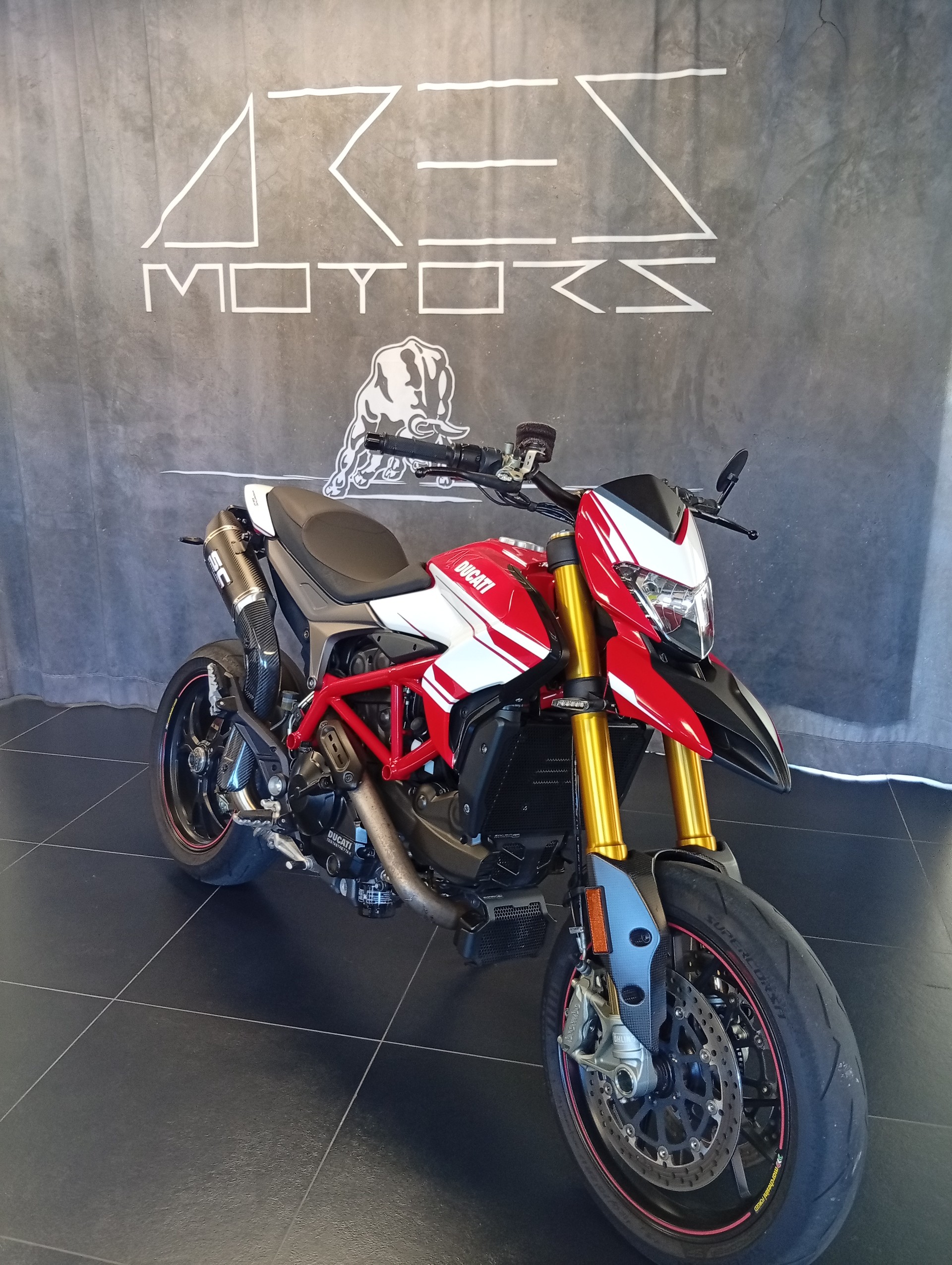 DUCATI Hypermotard 939 SP-showroom-element-1