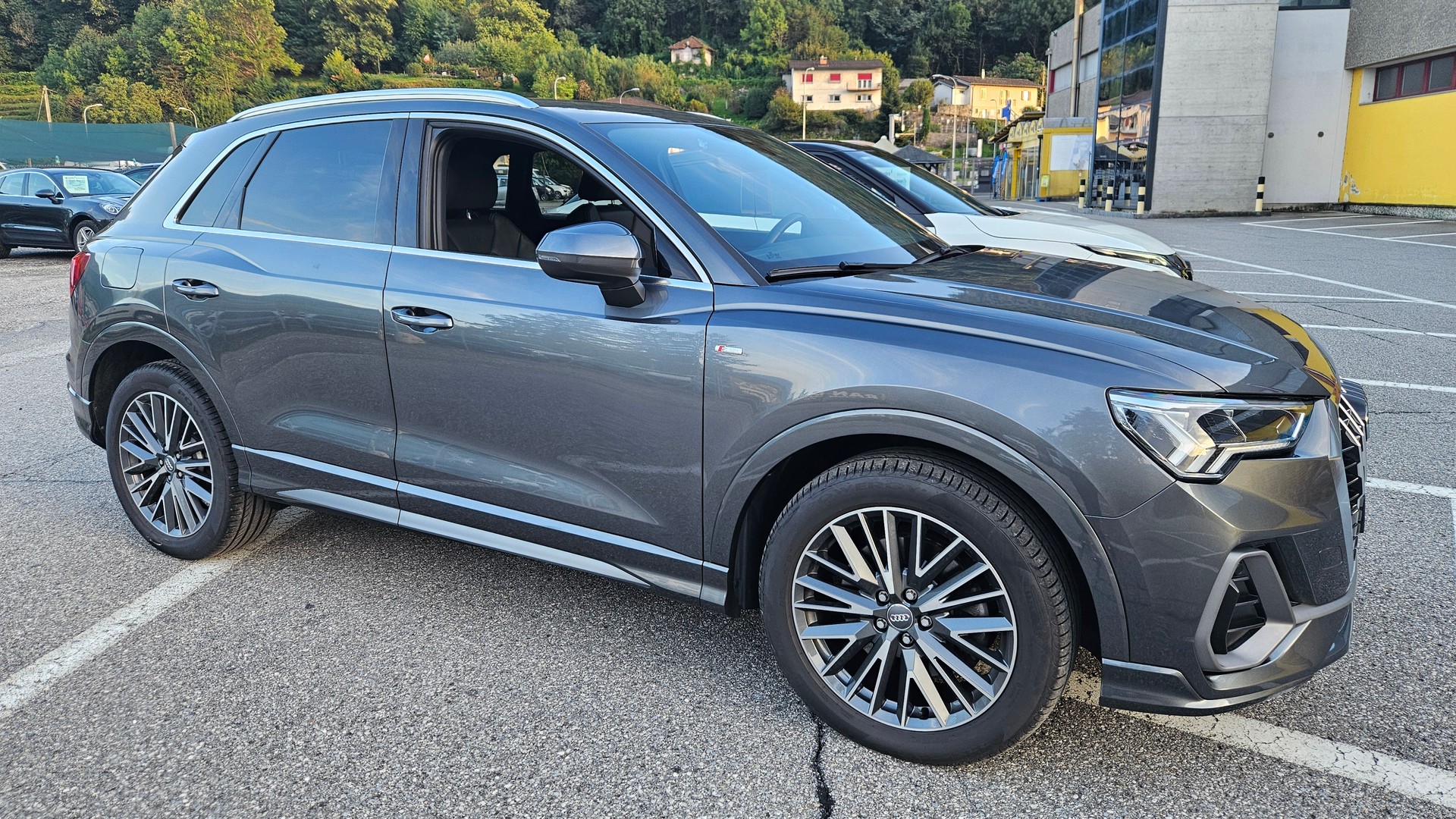 AUDI Q3 40 TDI S line Attraction quattro S-tronic-image-2