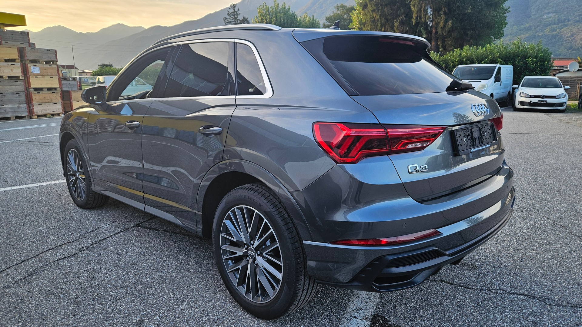 AUDI Q3 40 TDI S line Attraction quattro S-tronic-image-4