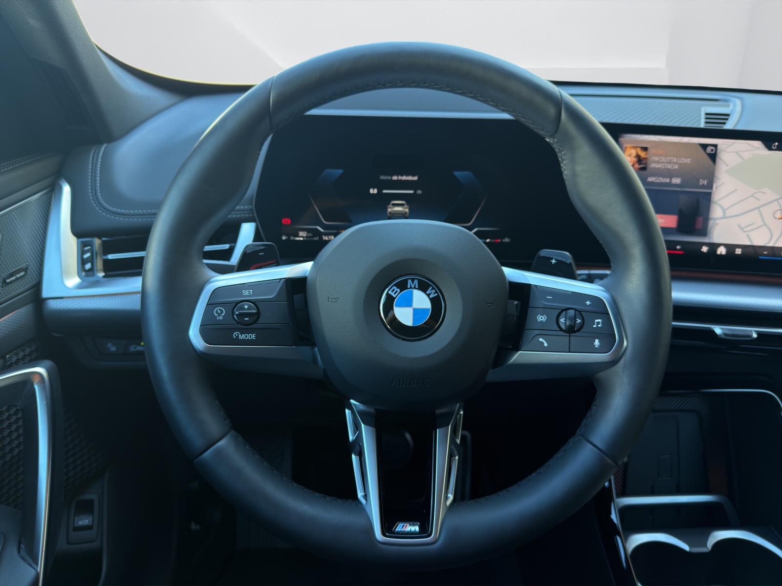 BMW X1 23i xDrive paddles-image-16