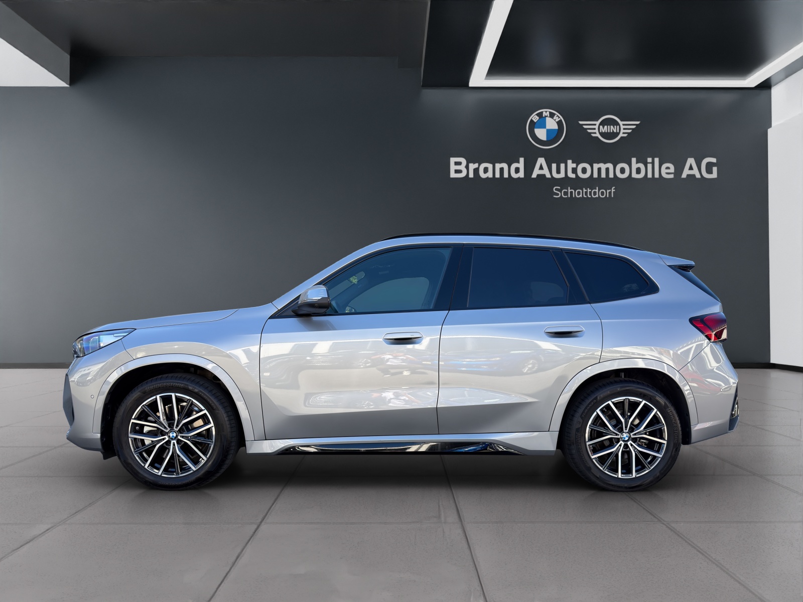 BMW X1 23i xDrive paddles-image-1