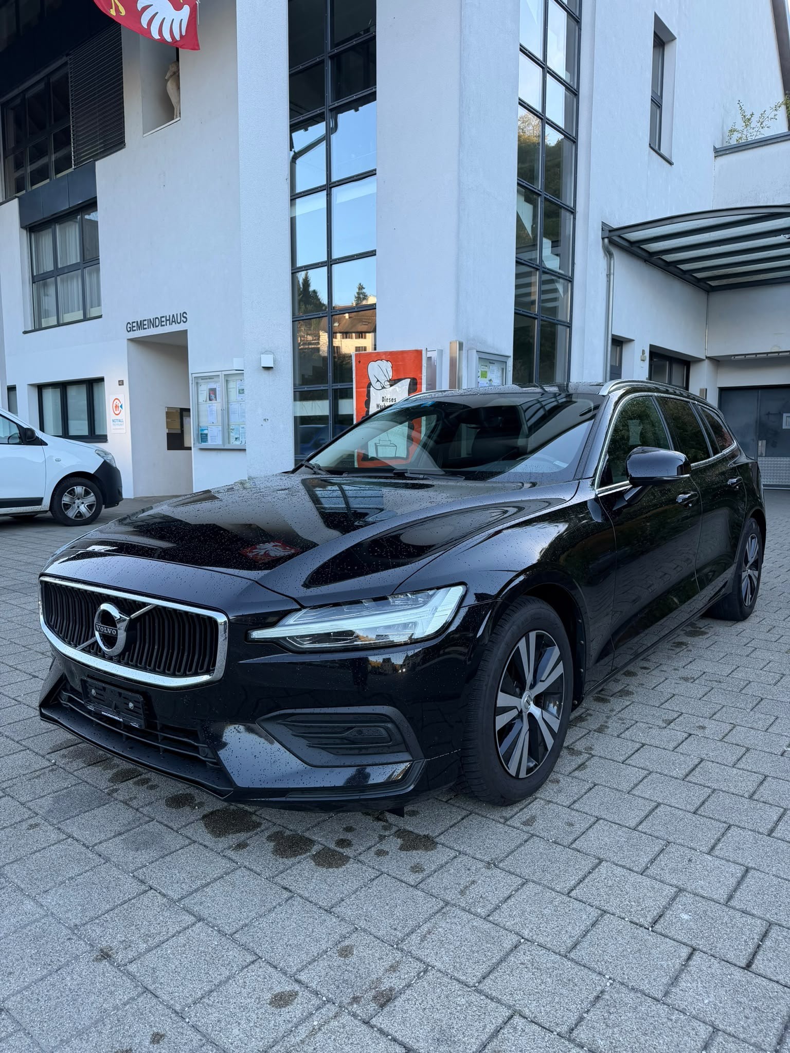 VOLVO V60 D3 Geartronic-image-0